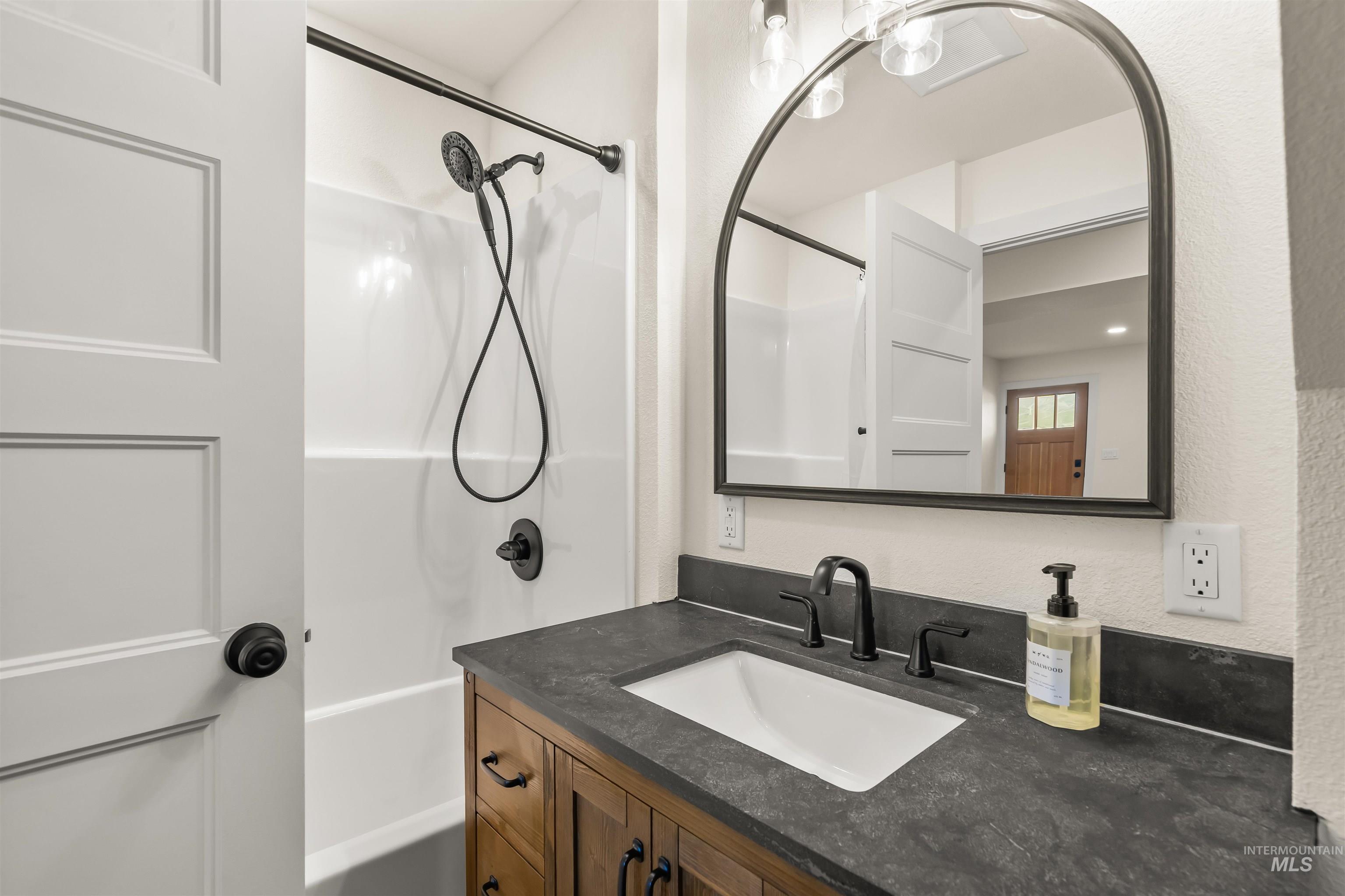 425 27th St, Lewiston, Idaho 83501, 5 Bedrooms, 4 Bathrooms, Residential For Sale, Price $599,000,MLS 98976794