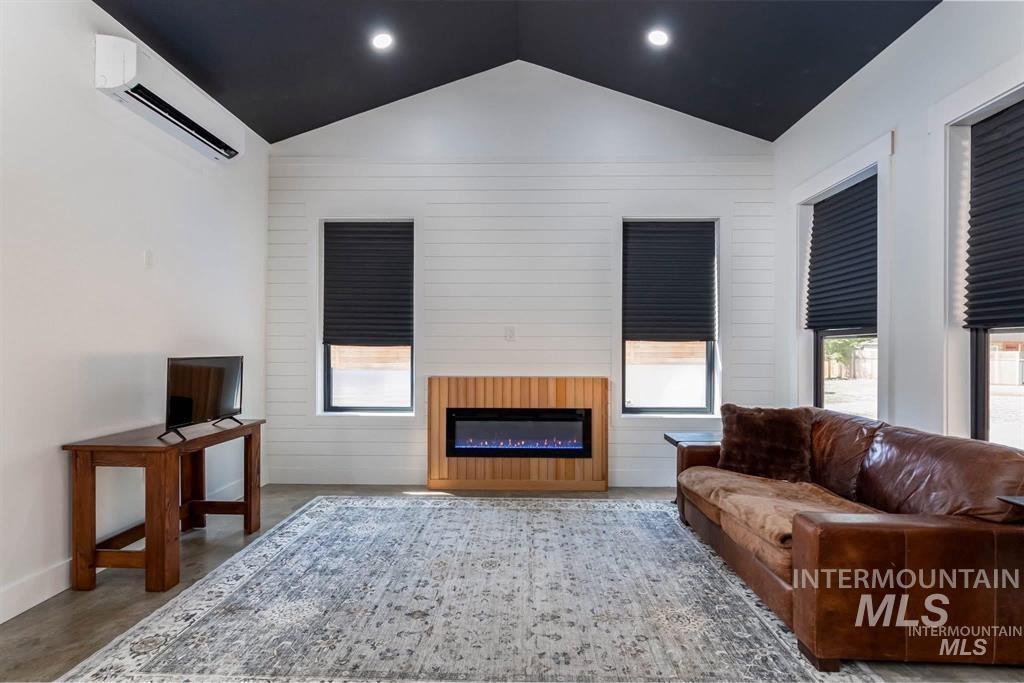 119 Locust St, Horseshoe Bend, Idaho 83629, 2 Bedrooms, 1 Bathroom, Residential For Sale, Price $369,900, 98976798