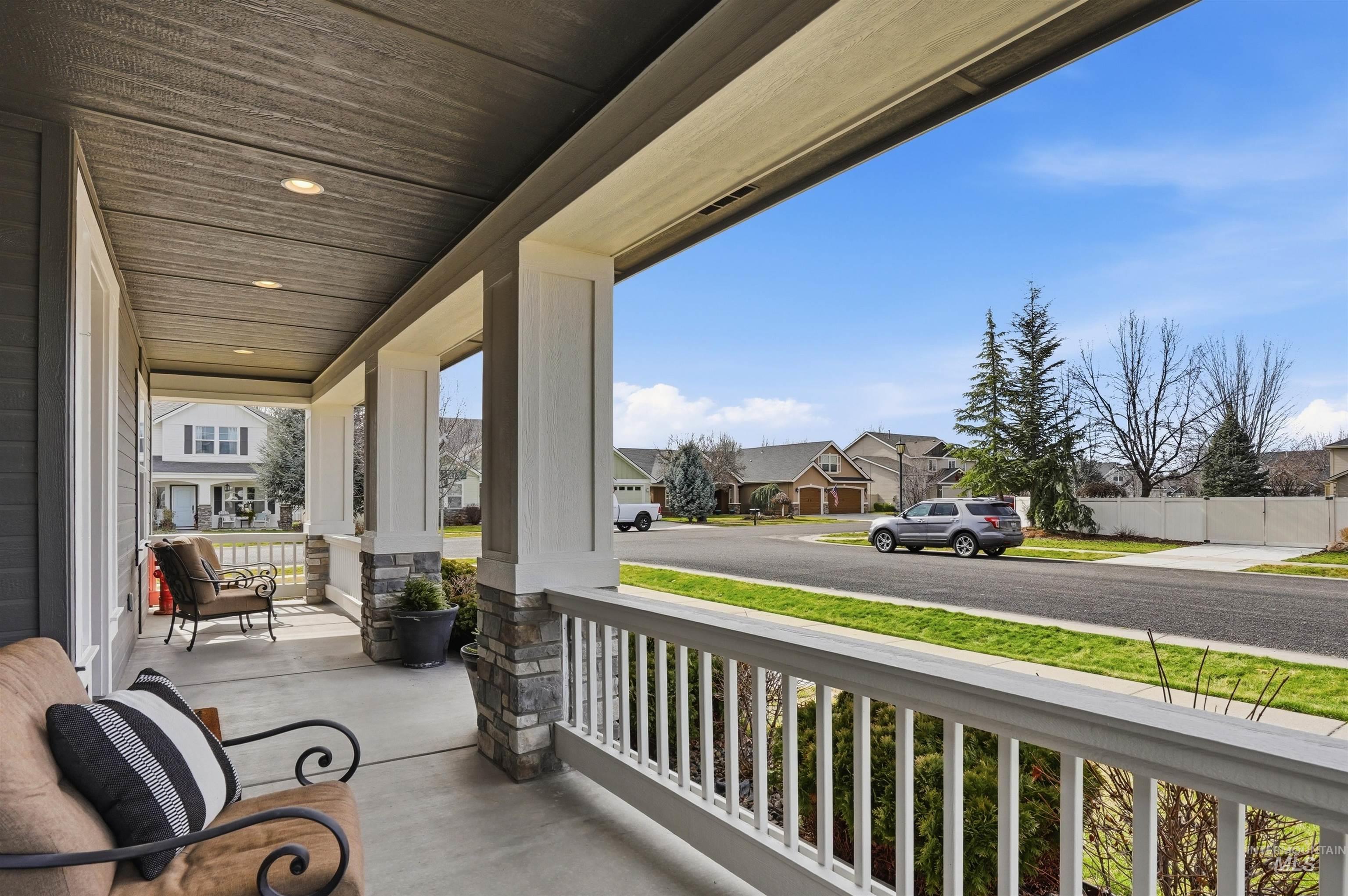 608 N Tresa Pl, Star, Idaho 83669, 5 Bedrooms, 3.5 Bathrooms, Residential For Sale, Price $799,900,MLS 98976800