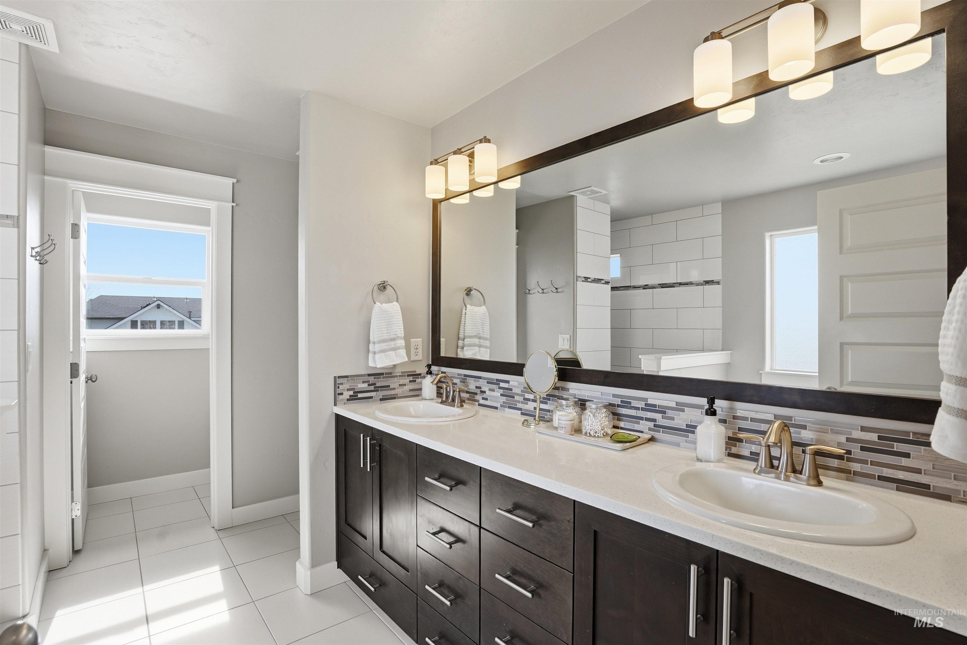 608 N Tresa Pl, Star, Idaho 83669, 5 Bedrooms, 3.5 Bathrooms, Residential For Sale, Price $799,900,MLS 98976800