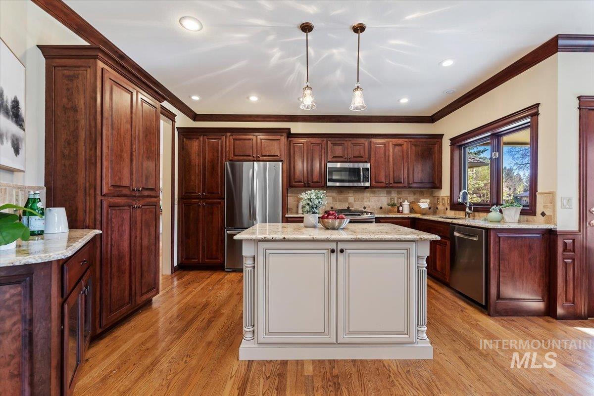 9041 W Woodglade Ln, Garden City, Idaho 83714, 4 Bedrooms, 3 Bathrooms, Residential For Sale, Price $999,900, 98976801