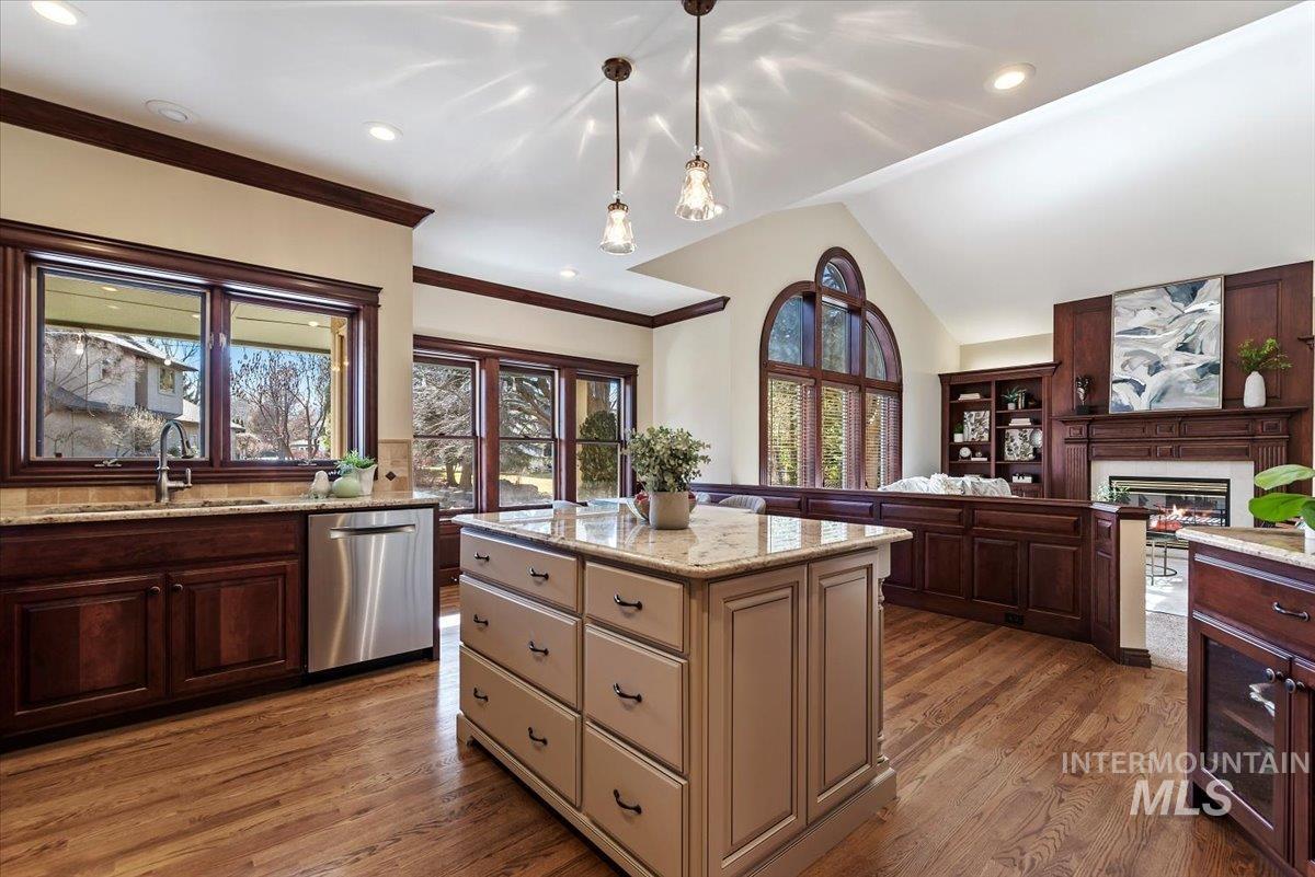 9041 W Woodglade Ln, Garden City, Idaho 83714, 4 Bedrooms, 3 Bathrooms, Residential For Sale, Price $999,900, 98976801