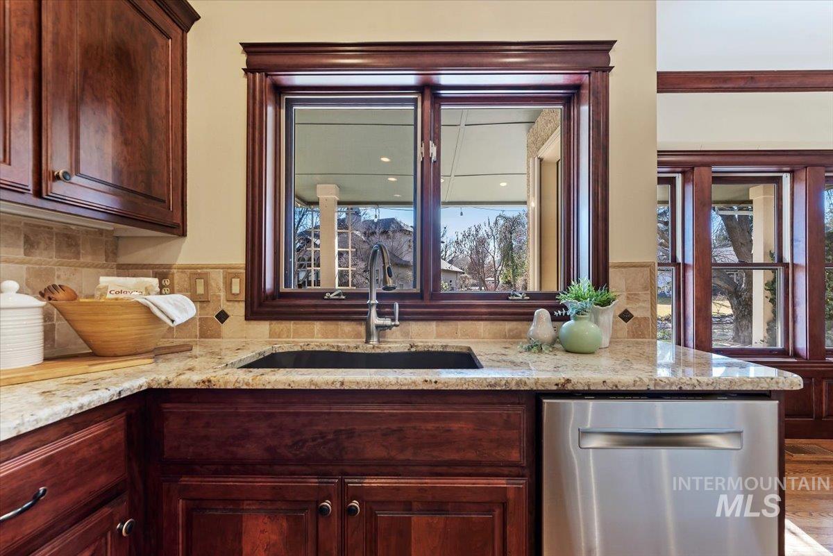 9041 W Woodglade Ln, Garden City, Idaho 83714, 4 Bedrooms, 3 Bathrooms, Residential For Sale, Price $999,900, 98976801