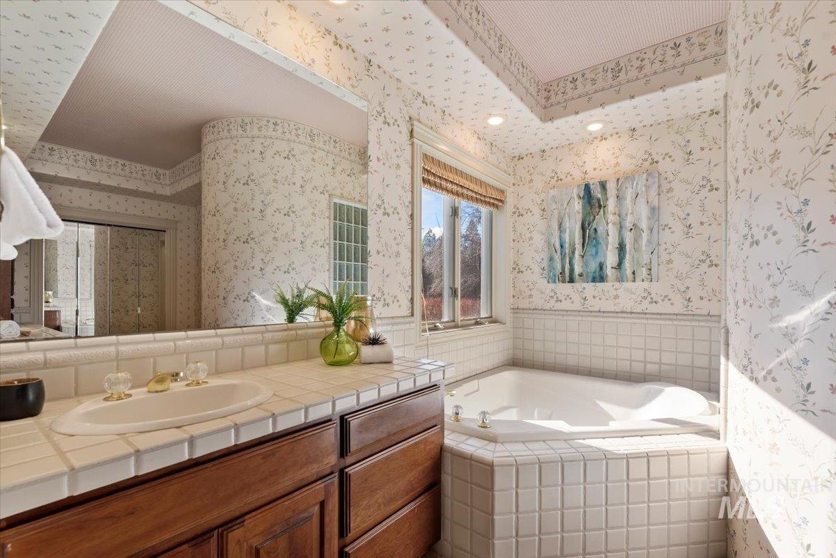 9041 W Woodglade Ln, Garden City, Idaho 83714, 4 Bedrooms, 3 Bathrooms, Residential For Sale, Price $999,900, 98976801