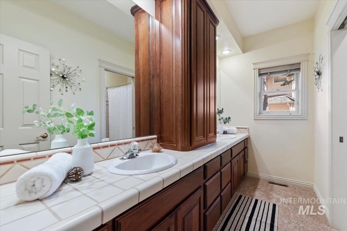 9041 W Woodglade Ln, Garden City, Idaho 83714, 4 Bedrooms, 3 Bathrooms, Residential For Sale, Price $999,900, 98976801