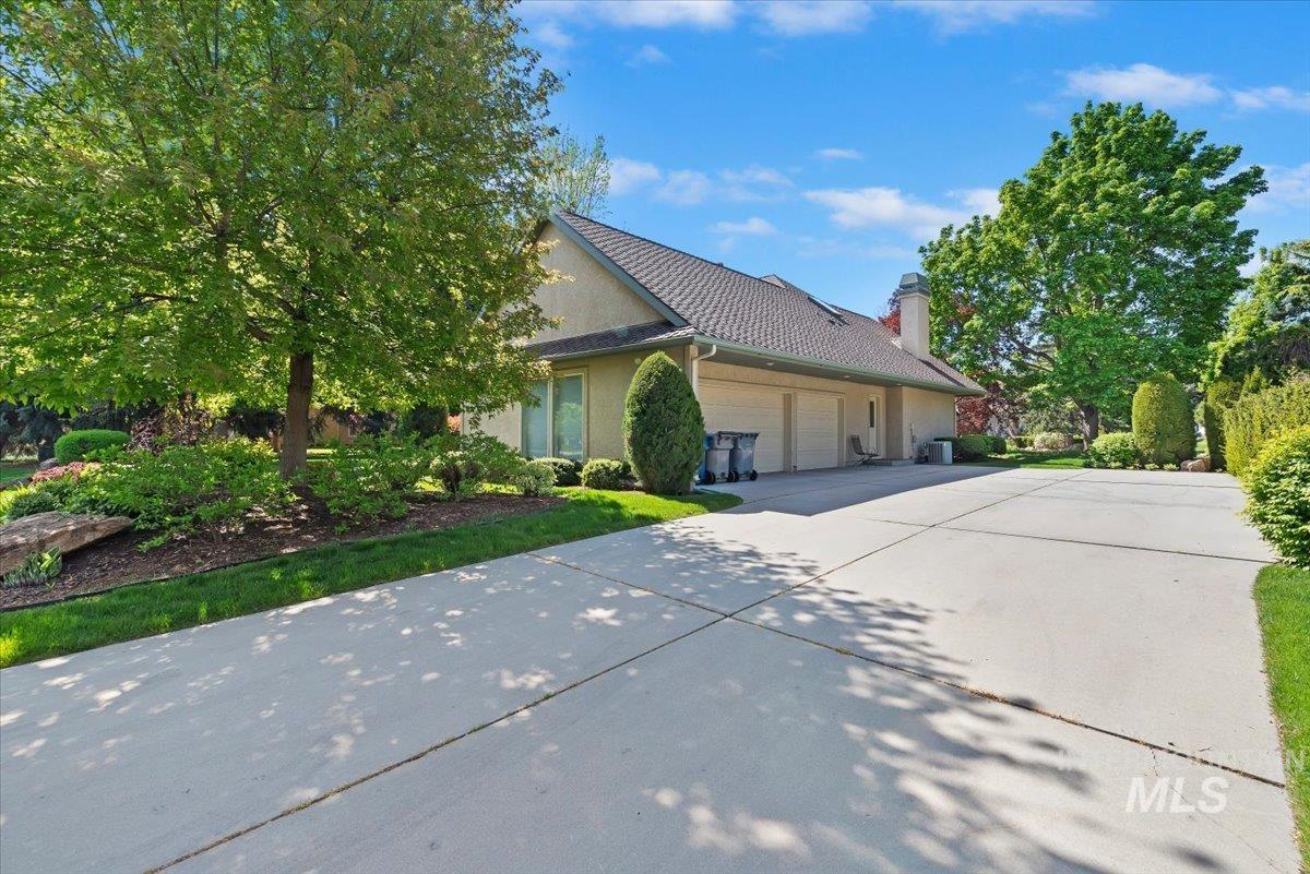9041 W Woodglade Ln, Garden City, Idaho 83714, 4 Bedrooms, 3 Bathrooms, Residential For Sale, Price $950,000,MLS 98976801