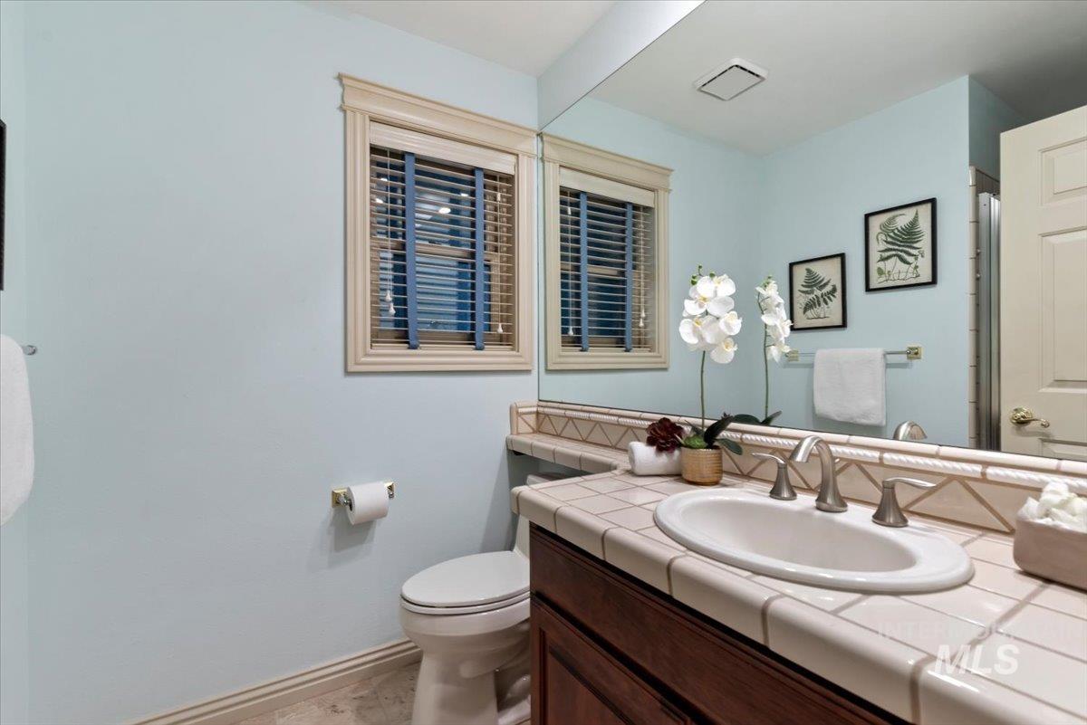 9041 W Woodglade Ln, Garden City, Idaho 83714, 4 Bedrooms, 3 Bathrooms, Residential For Sale, Price $999,900, 98976801