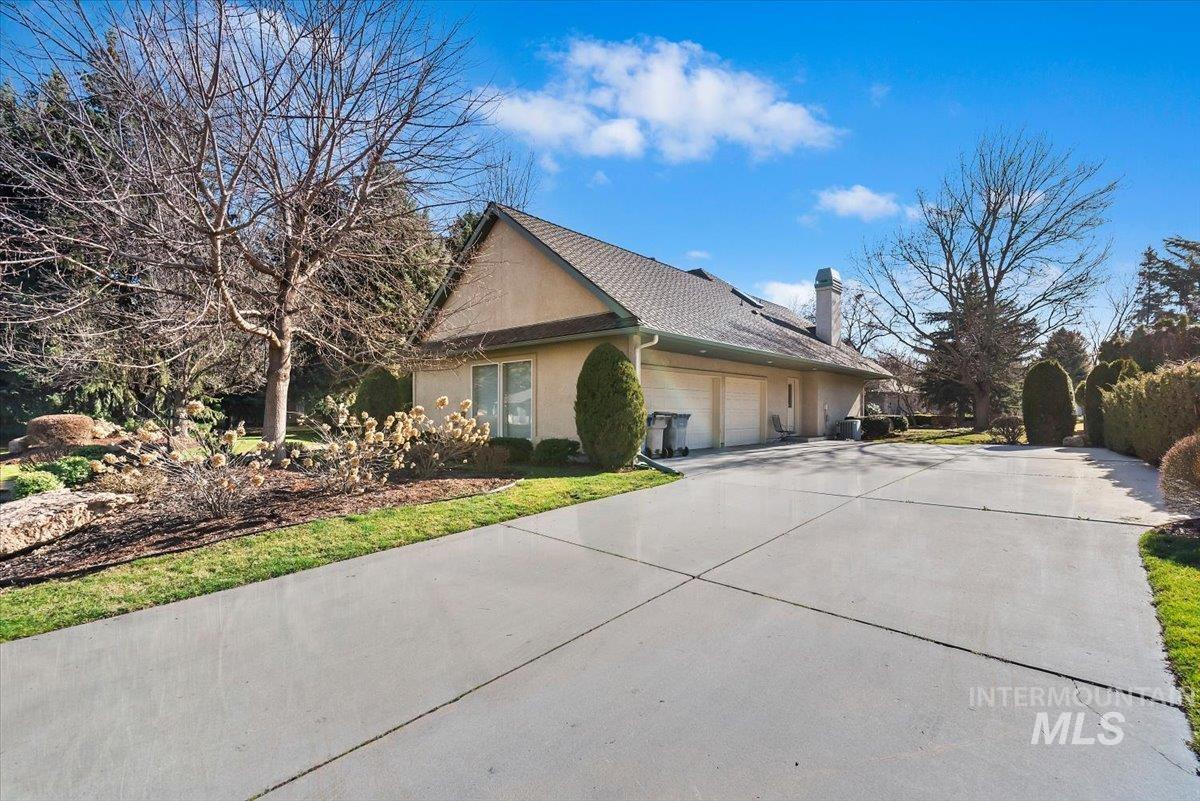 9041 W Woodglade Ln, Garden City, Idaho 83714, 4 Bedrooms, 3 Bathrooms, Residential For Sale, Price $999,900, 98976801