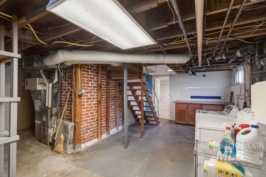 515 E D Street, Moscow, Idaho 83843, 3 Bedrooms, 2 Bathrooms, Residential For Sale, Price $390,000, 98976802