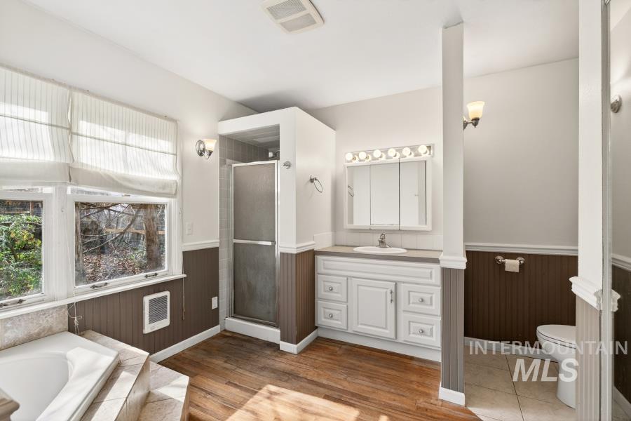 515 E D Street, Moscow, Idaho 83843, 3 Bedrooms, 2 Bathrooms, Residential For Sale, Price $390,000, 98976802