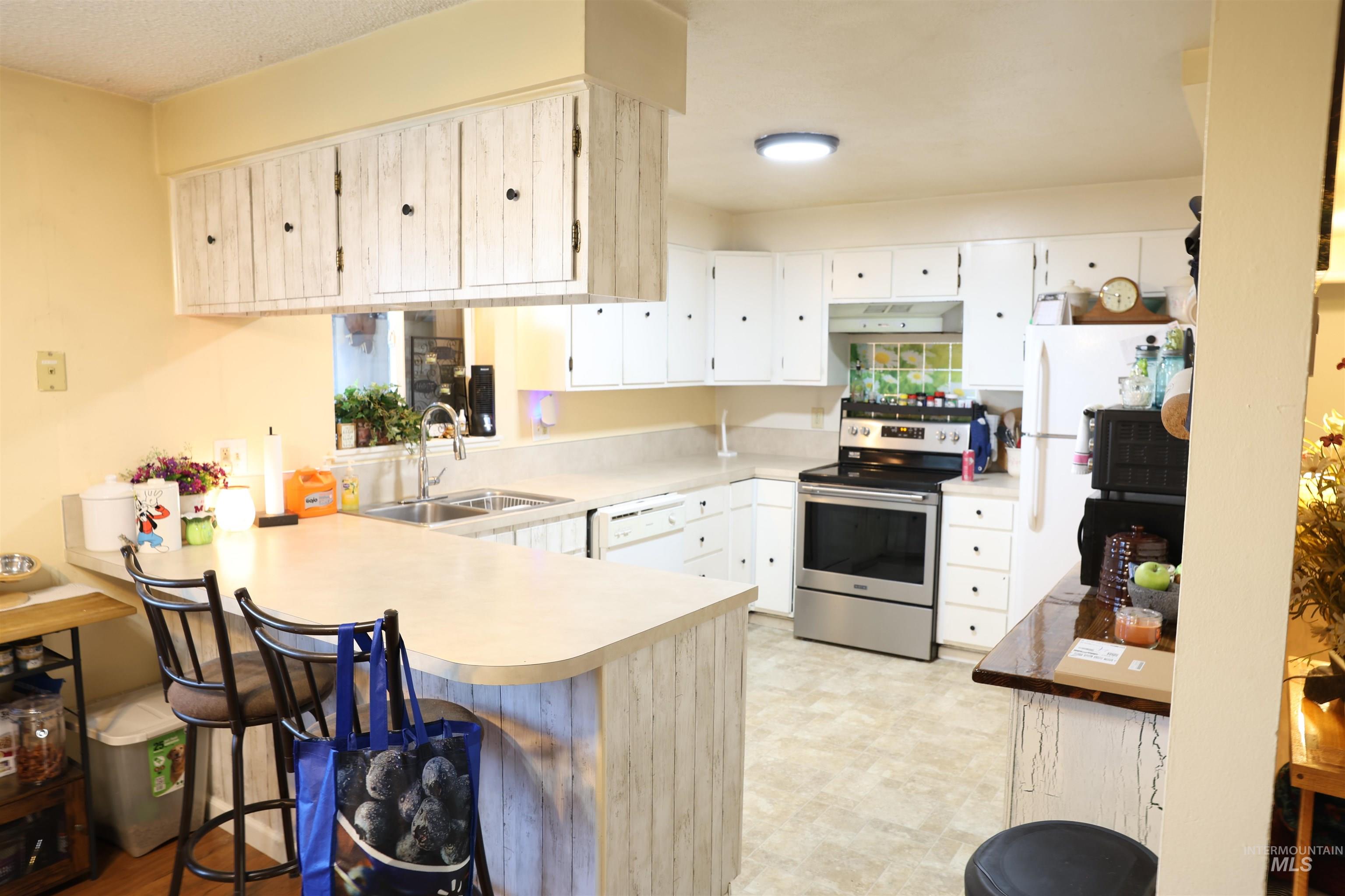 613 S White Cloud Dr, Boise, Idaho 83709, 2 Bedrooms, 1 Bathroom, Residential Income For Sale, Price $899,999,MLS 98976803