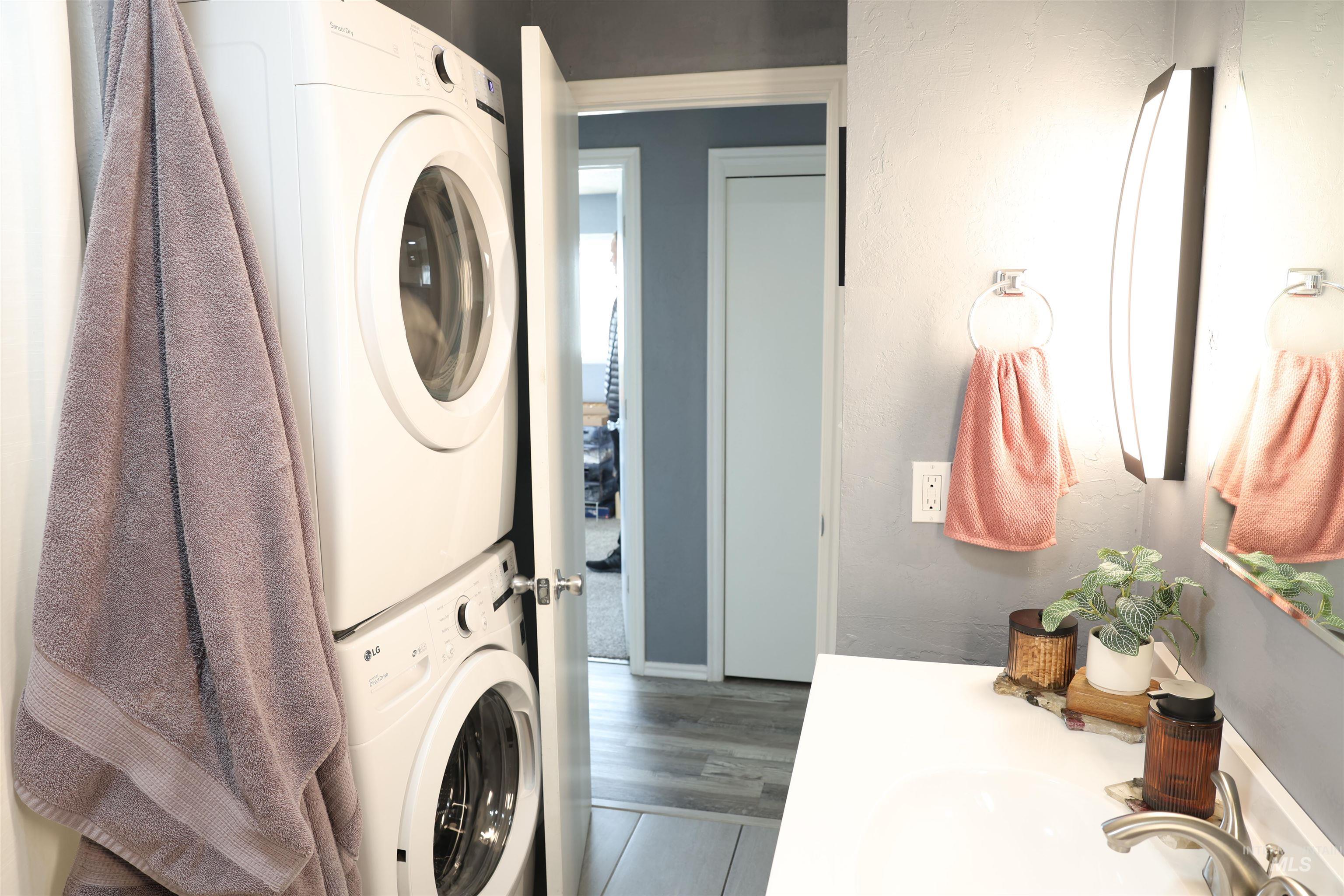 613 S White Cloud Dr, Boise, Idaho 83709, 2 Bedrooms, 1 Bathroom, Residential Income For Sale, Price $899,999,MLS 98976803