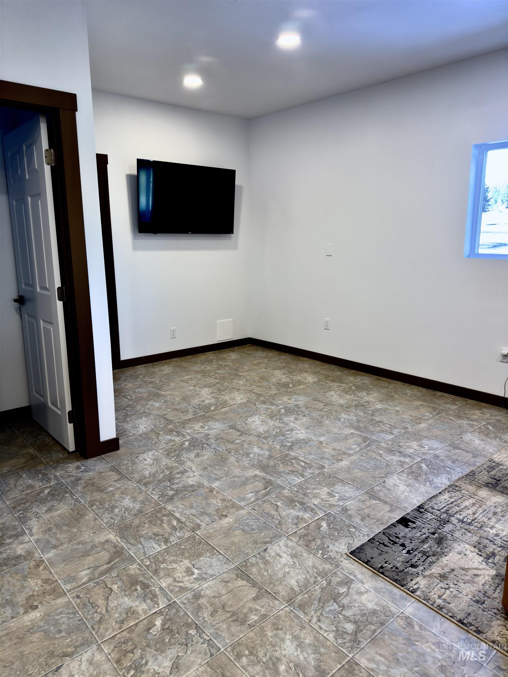 1112 Old Park Rd, Helmer, Idaho 83823, 1 Bedroom, 1 Bathroom, Residential For Sale, Price $319,900,MLS 98976808