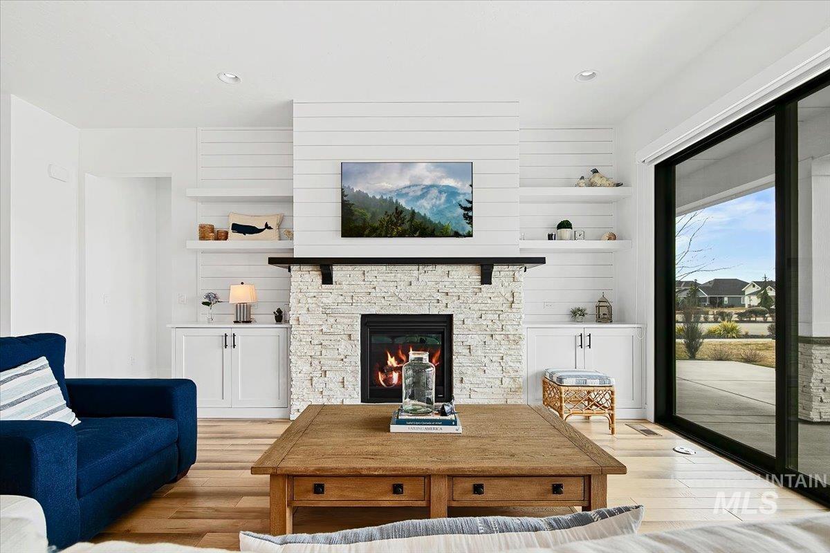 1381 N Laconia Ave, Eagle, Idaho 83616, 3 Bedrooms, 2.5 Bathrooms, Residential For Sale, Price $850,000,MLS 98976809