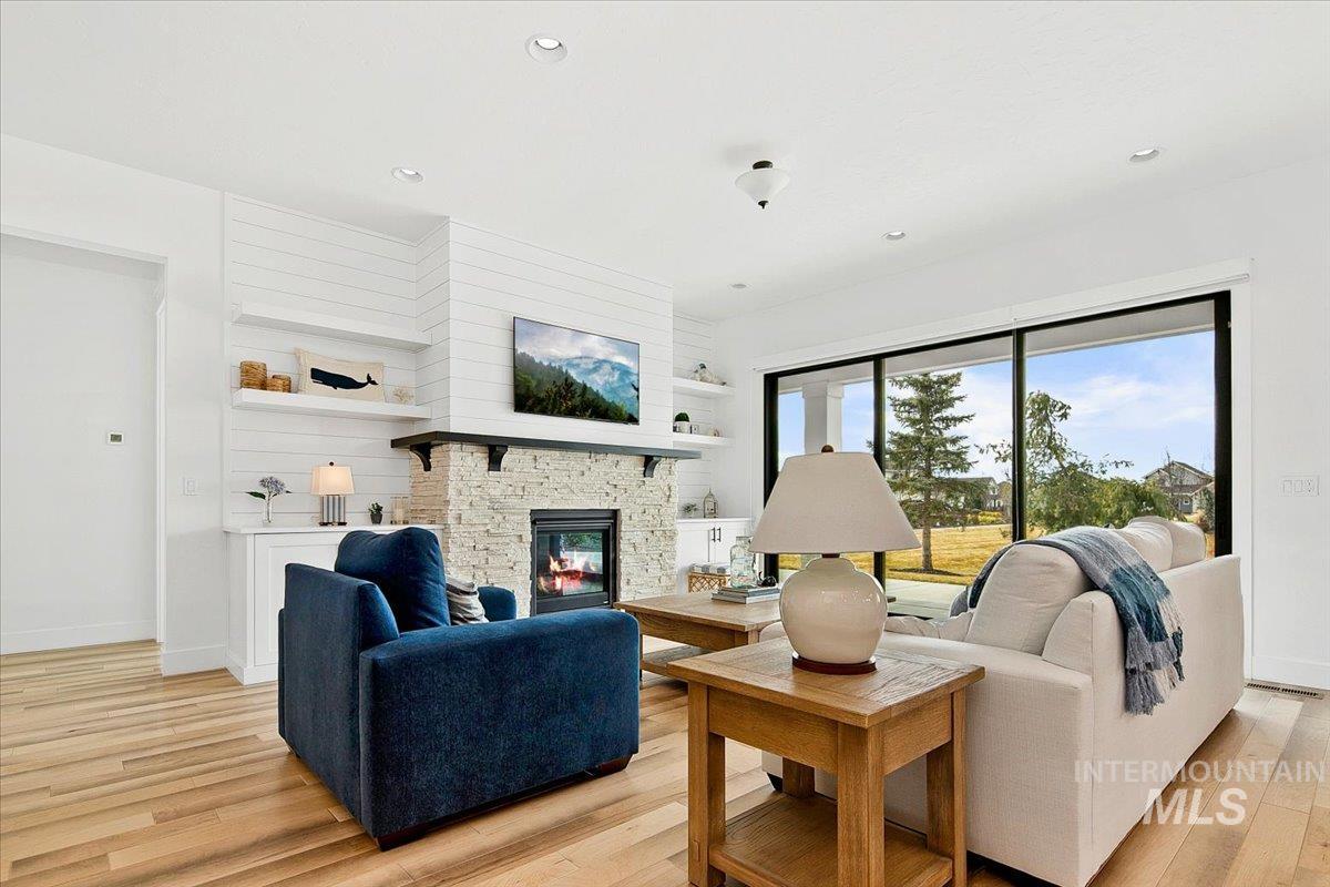 1381 N Laconia Ave, Eagle, Idaho 83616, 3 Bedrooms, 2.5 Bathrooms, Residential For Sale, Price $915,000,MLS 98976809