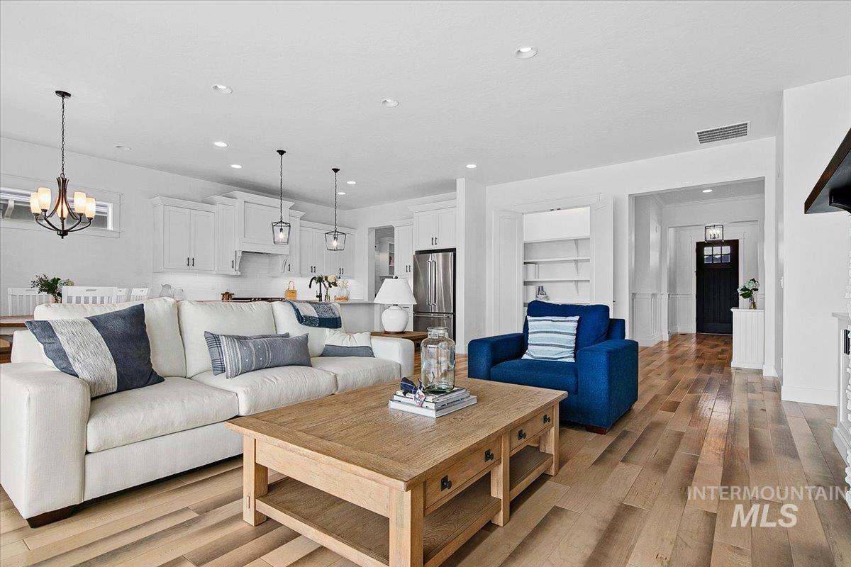 1381 N Laconia Ave, Eagle, Idaho 83616, 3 Bedrooms, 2.5 Bathrooms, Residential For Sale, Price $915,000,MLS 98976809