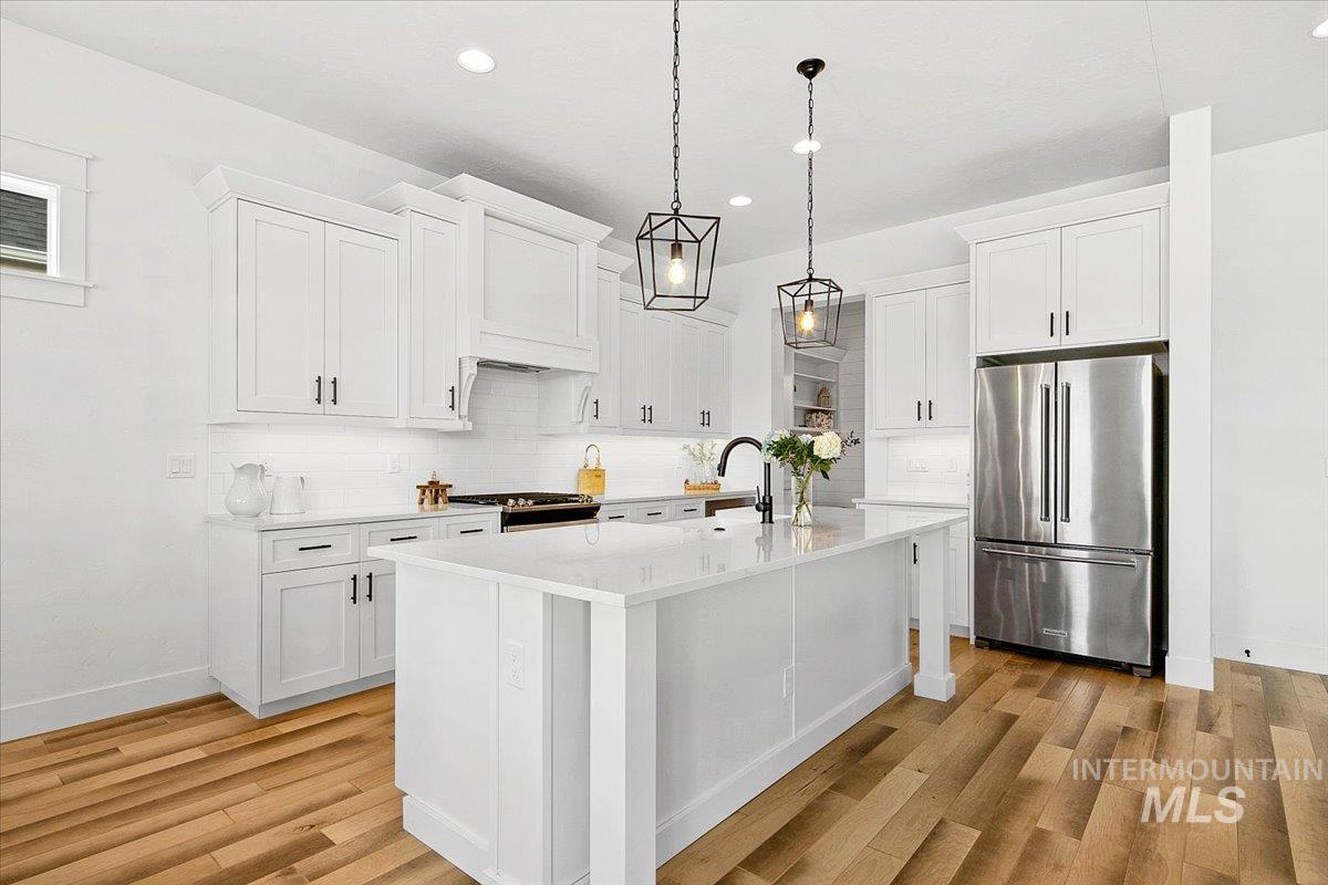 1381 N Laconia Ave, Eagle, Idaho 83616, 3 Bedrooms, 2.5 Bathrooms, Residential For Sale, Price $915,000,MLS 98976809