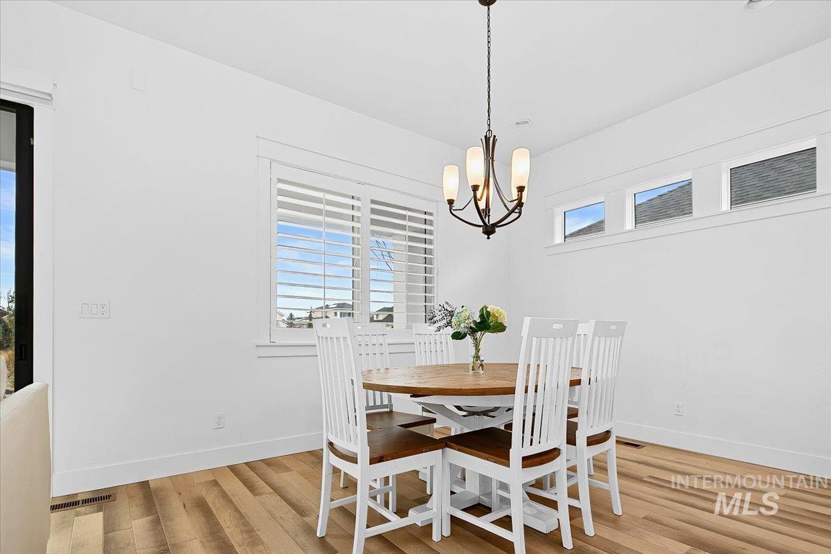 1381 N Laconia Ave, Eagle, Idaho 83616, 3 Bedrooms, 2.5 Bathrooms, Residential For Sale, Price $915,000,MLS 98976809