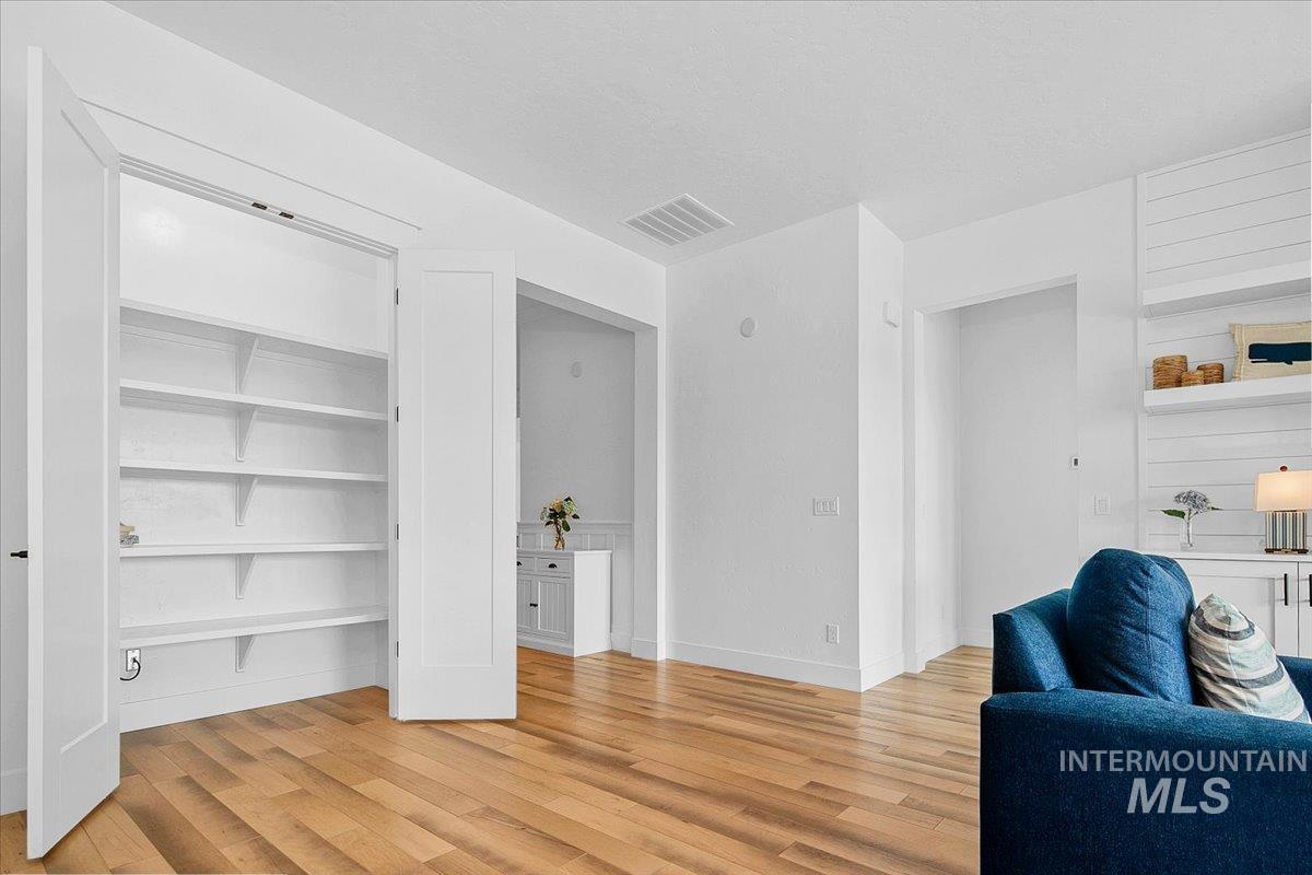 1381 N Laconia Ave, Eagle, Idaho 83616, 3 Bedrooms, 2.5 Bathrooms, Residential For Sale, Price $915,000,MLS 98976809