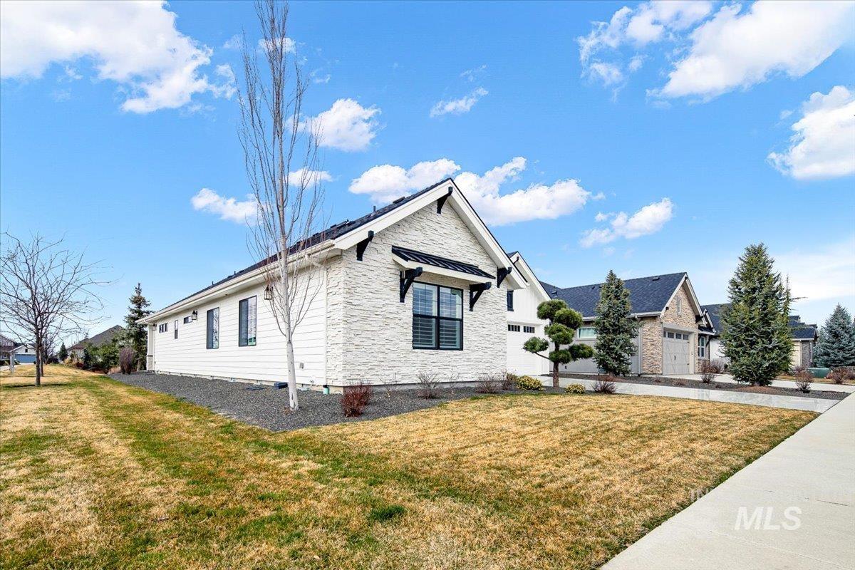 1381 N Laconia Ave, Eagle, Idaho 83616, 3 Bedrooms, 2.5 Bathrooms, Residential For Sale, Price $850,000,MLS 98976809