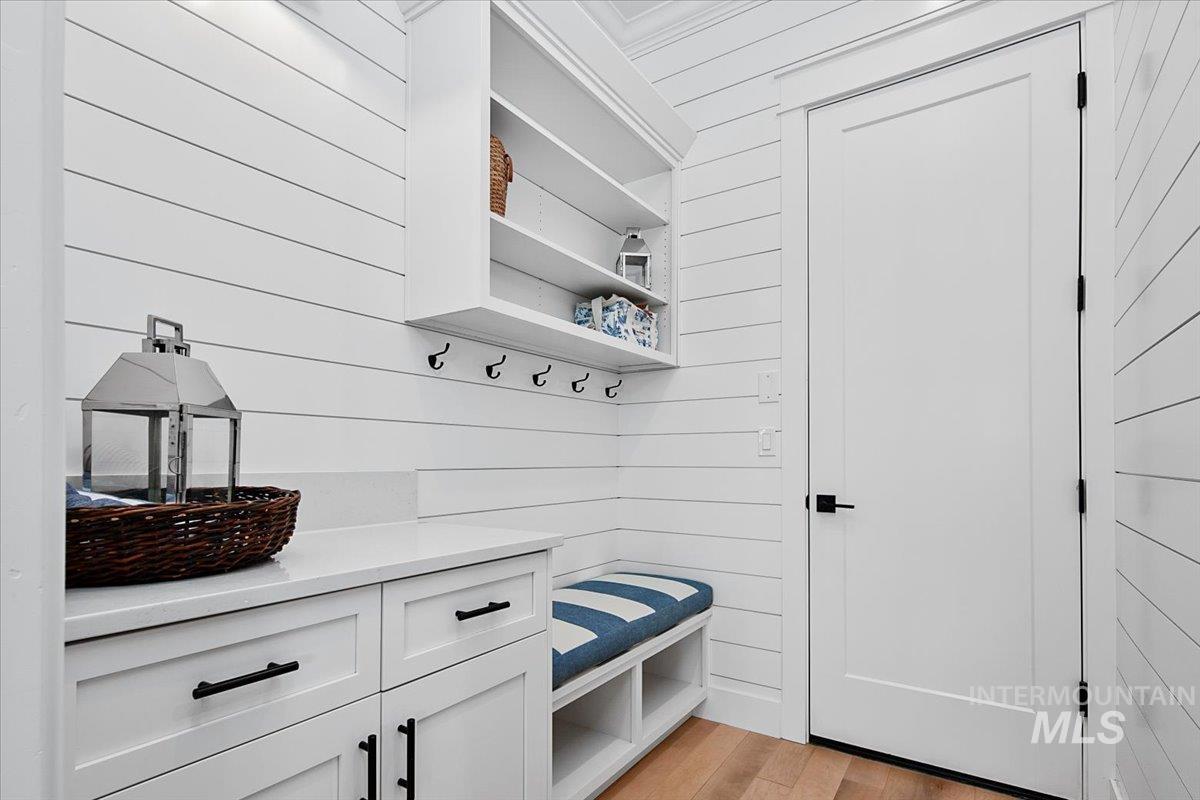 1381 N Laconia Ave, Eagle, Idaho 83616, 3 Bedrooms, 2.5 Bathrooms, Residential For Sale, Price $915,000,MLS 98976809