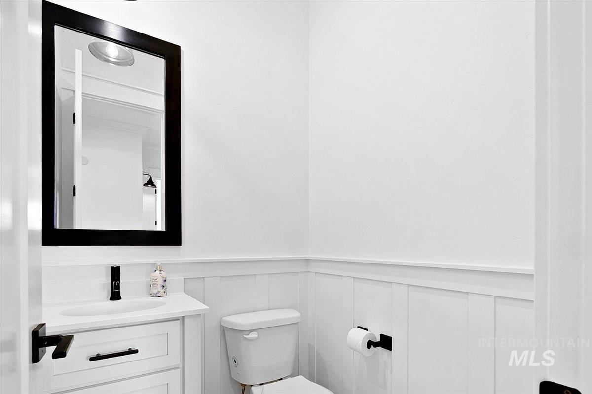 1381 N Laconia Ave, Eagle, Idaho 83616, 3 Bedrooms, 2.5 Bathrooms, Residential For Sale, Price $915,000,MLS 98976809