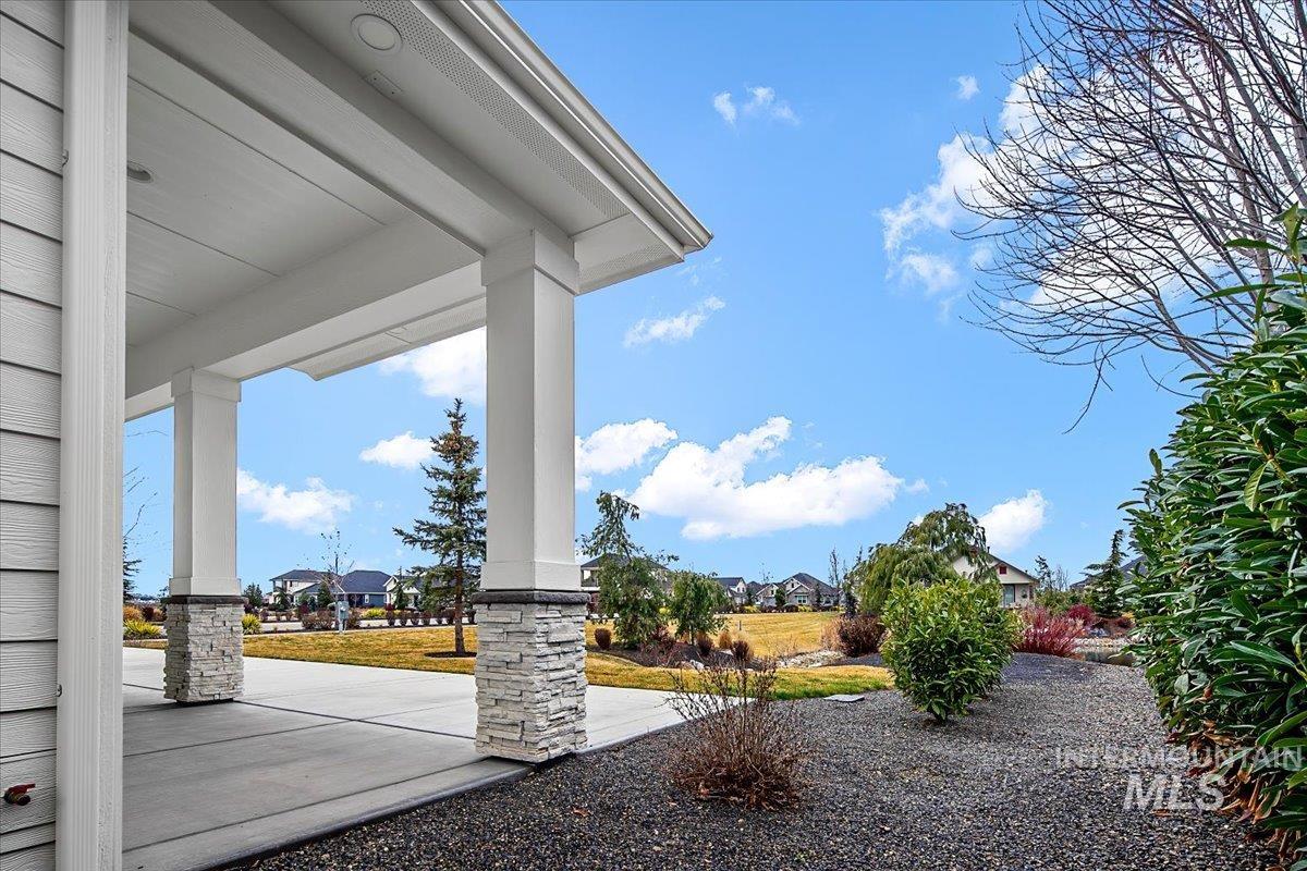 1381 N Laconia Ave, Eagle, Idaho 83616, 3 Bedrooms, 2.5 Bathrooms, Residential For Sale, Price $850,000,MLS 98976809