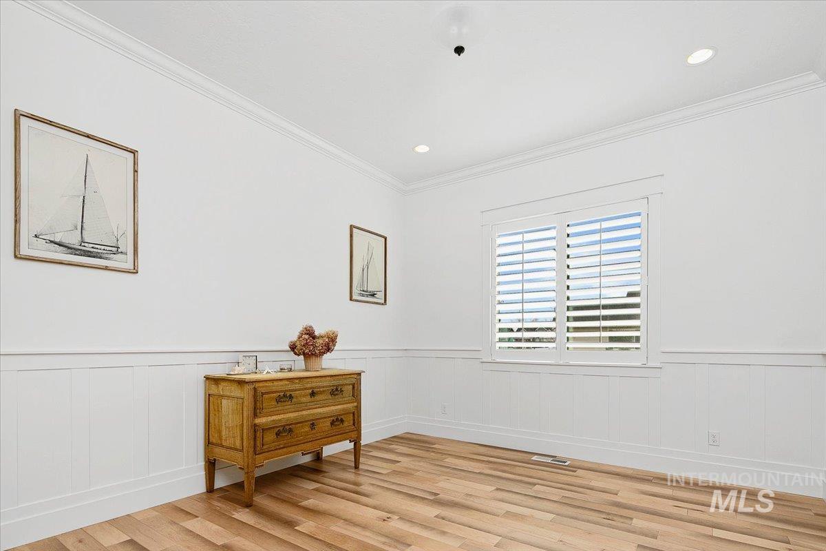 1381 N Laconia Ave, Eagle, Idaho 83616, 3 Bedrooms, 2.5 Bathrooms, Residential For Sale, Price $915,000,MLS 98976809