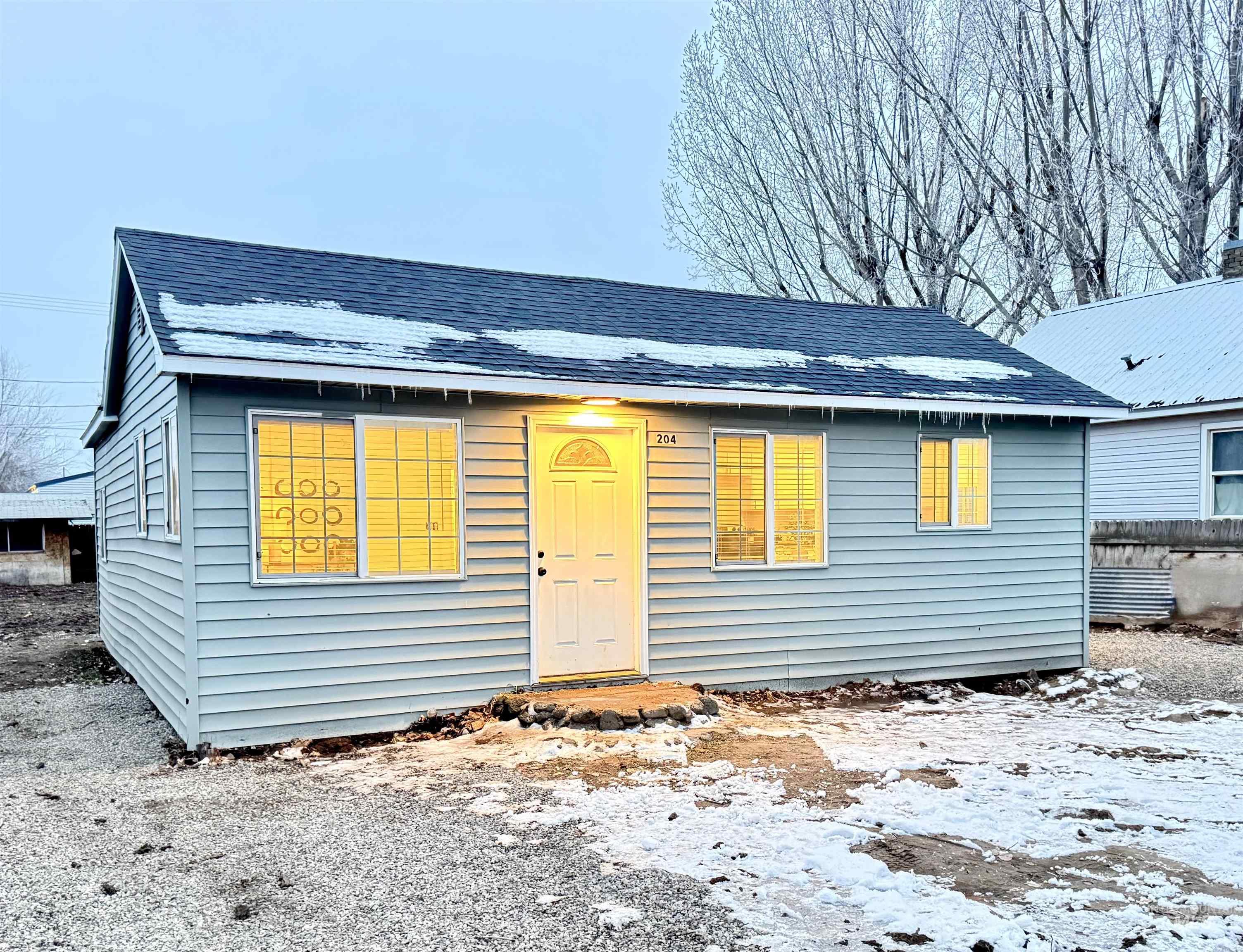 204 E Idaho St, Paul, Idaho 83347, 2 Bedrooms, 1 Bathroom, Residential For Sale, Price $235,000,MLS 98976810