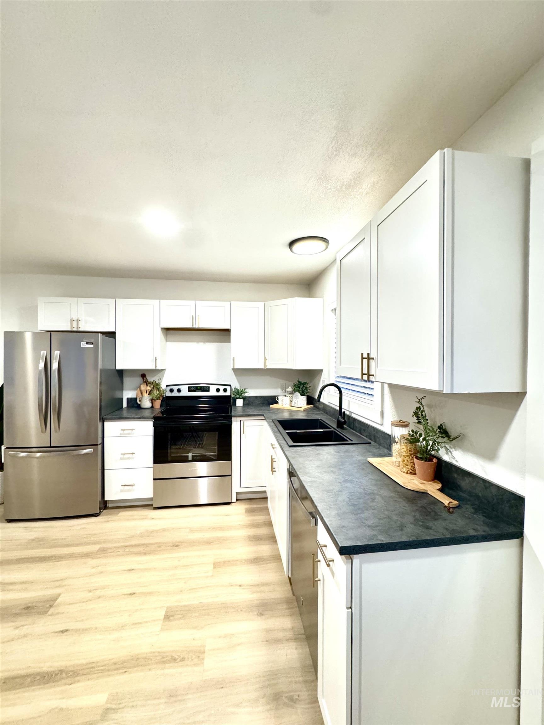 204 E Idaho St, Paul, Idaho 83347, 2 Bedrooms, 1 Bathroom, Residential For Sale, Price $235,000,MLS 98976810