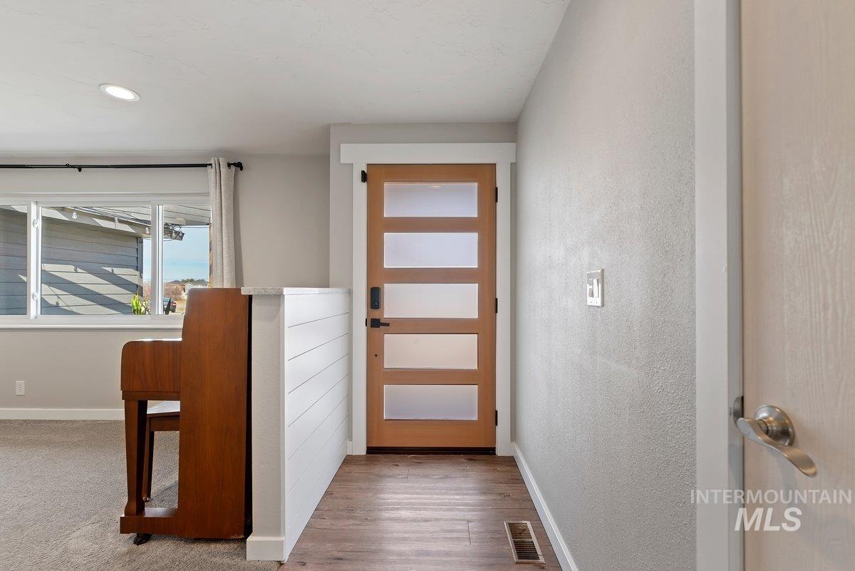 9147 W Wallowa Ct, Boise, Idaho 83709, 3 Bedrooms, 2 Bathrooms, Residential For Sale, Price $599,000, 98976813