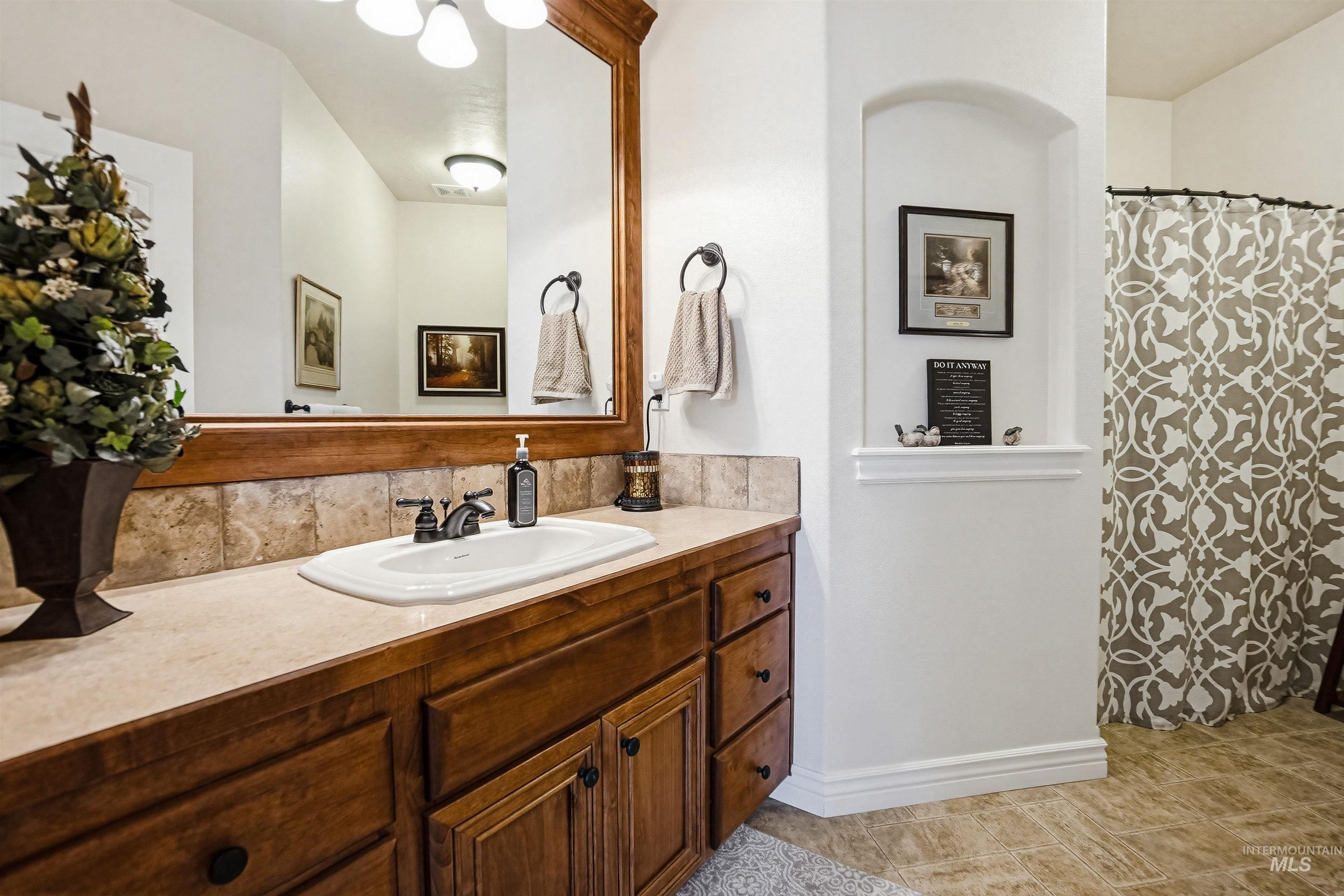 9865 W Blackpool, Star, Idaho 83369, 3 Bedrooms, 2 Bathrooms, Residential For Sale, Price $549,000, 98976815