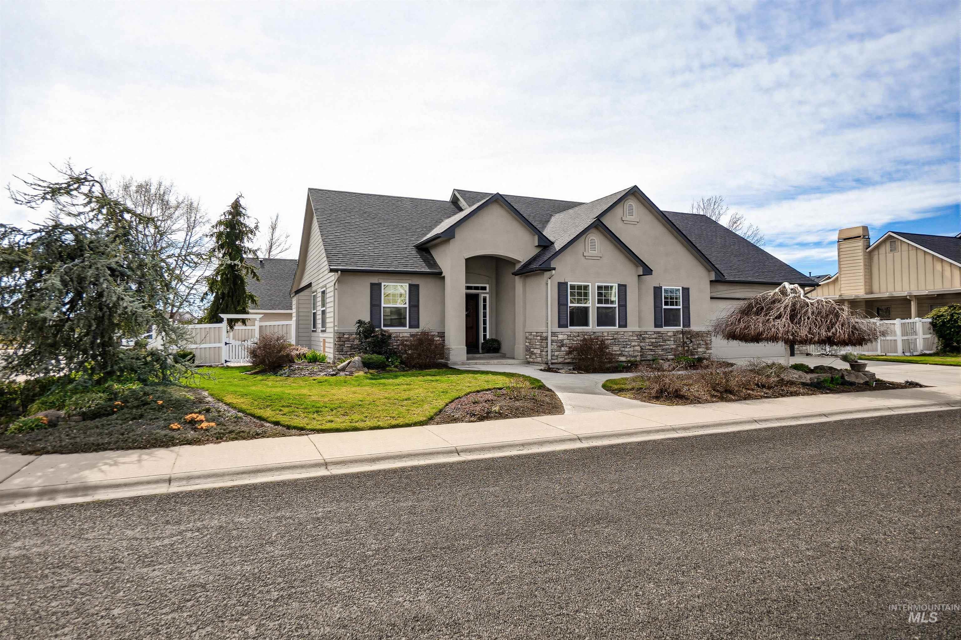 9865 W Blackpool, Star, Idaho 83369, 3 Bedrooms, 2 Bathrooms, Residential For Sale, Price $549,000, 98976815