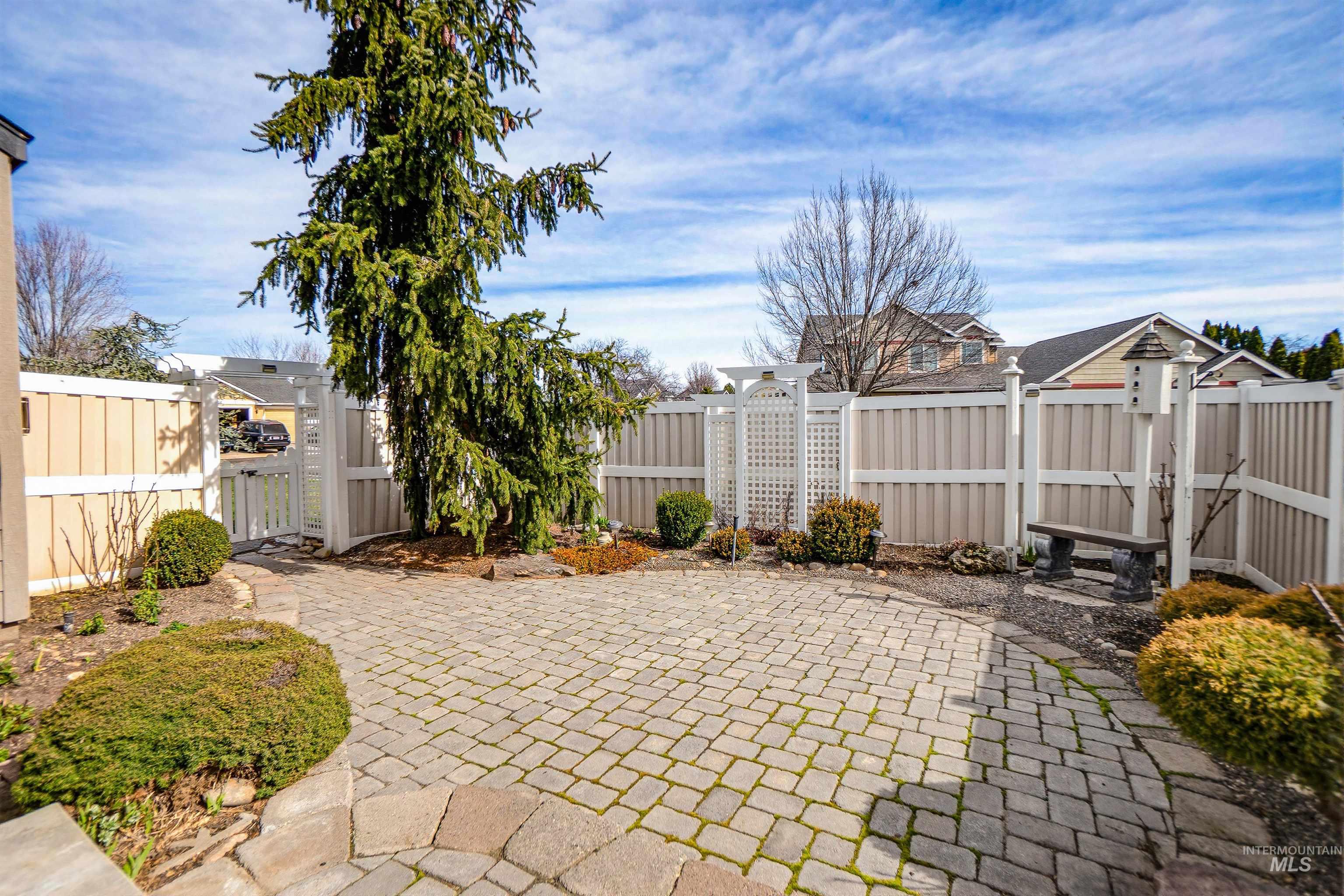 9865 W Blackpool, Star, Idaho 83369, 3 Bedrooms, 2 Bathrooms, Residential For Sale, Price $549,000, 98976815