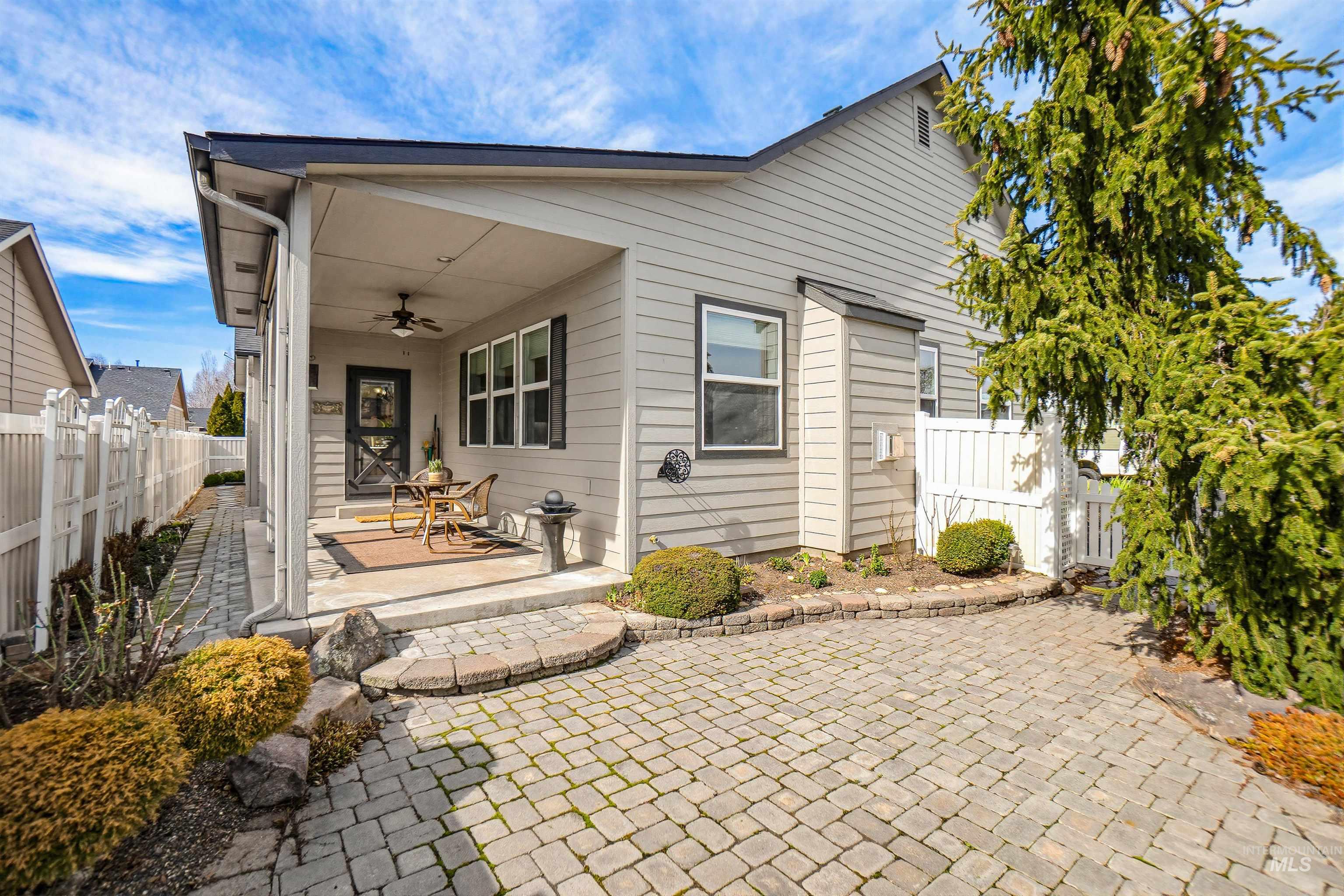 9865 W Blackpool, Star, Idaho 83369, 3 Bedrooms, 2 Bathrooms, Residential For Sale, Price $549,000, 98976815