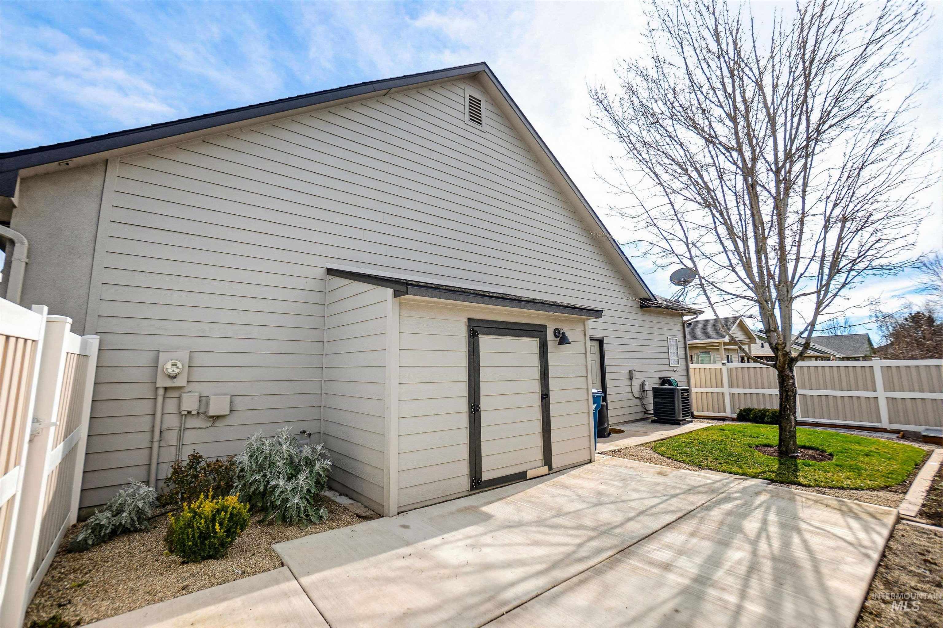 9865 W Blackpool, Star, Idaho 83369, 3 Bedrooms, 2 Bathrooms, Residential For Sale, Price $549,000, 98976815