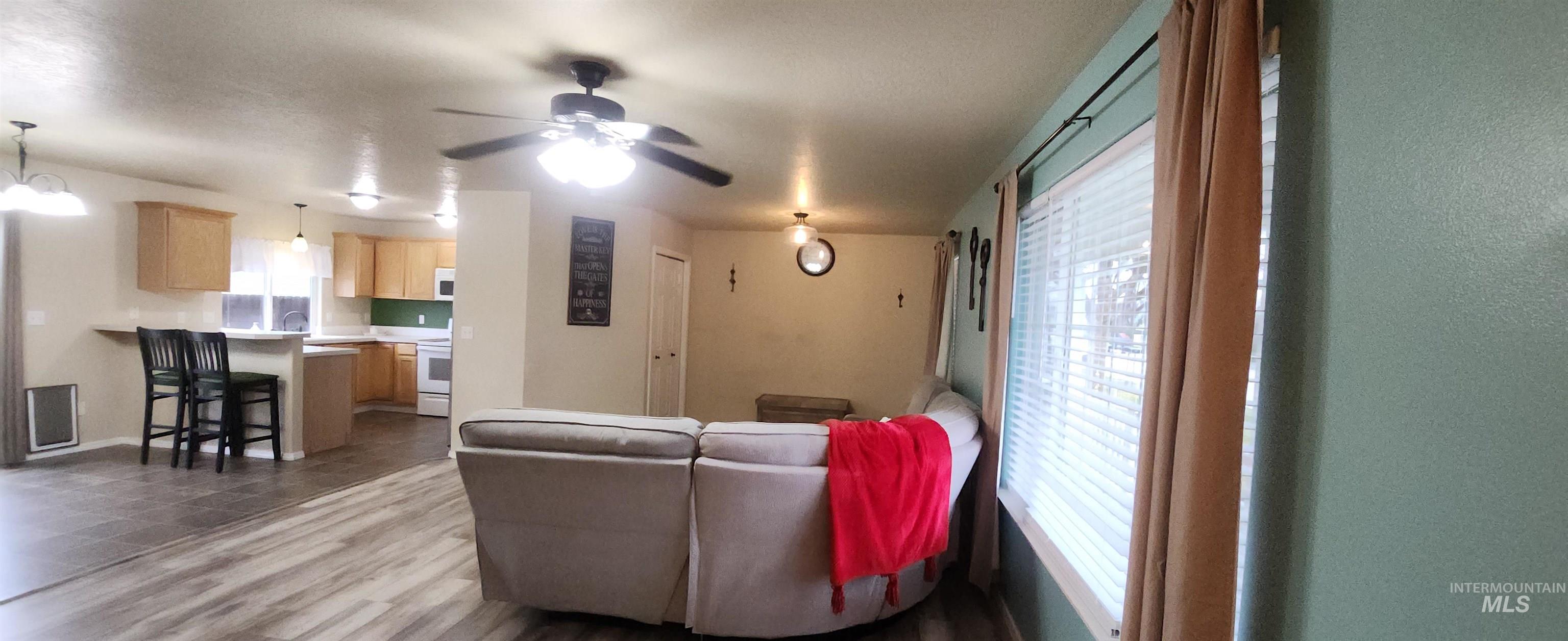 11652 Quincy St, Caldwell, Idaho 83605, 4 Bedrooms, 2.5 Bathrooms, Residential For Sale, Price $385,000, 98976818