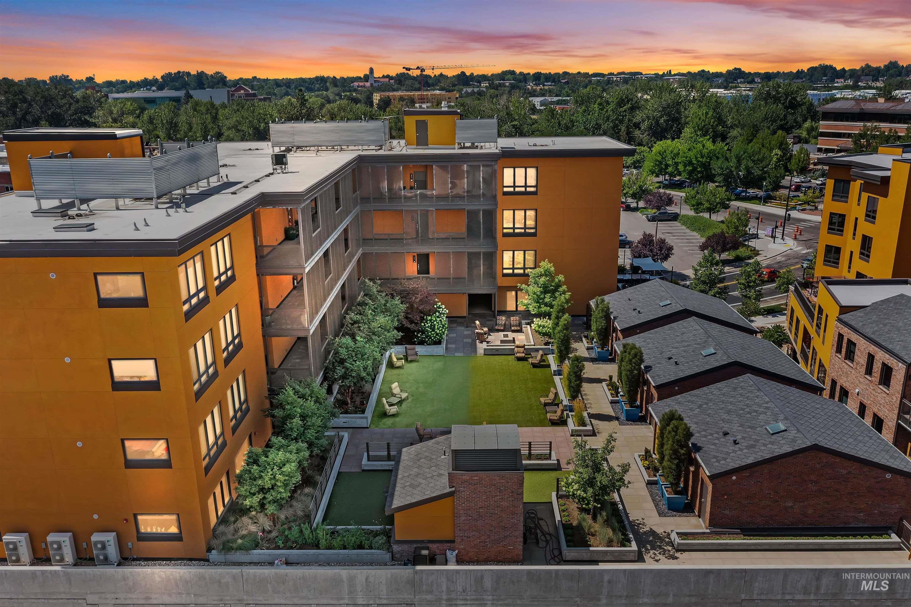 611 S 8th Street, Boise, Idaho 83702, 2 Bedrooms, 2 Bathrooms, Residential For Sale, Price $699,500, 98976819