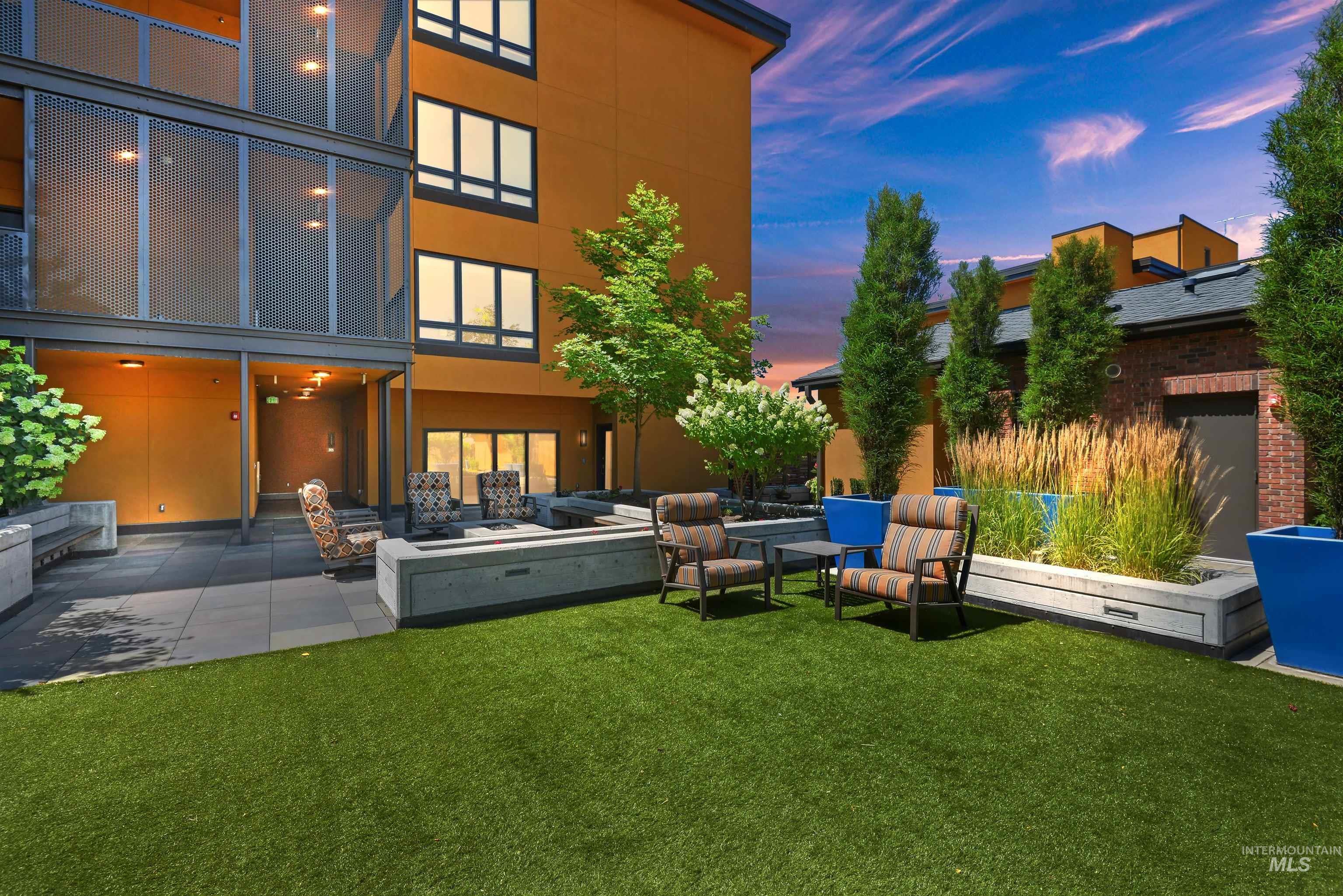 611 S 8th Street, Boise, Idaho 83702, 2 Bedrooms, 2 Bathrooms, Residential For Sale, Price $699,500, 98976819