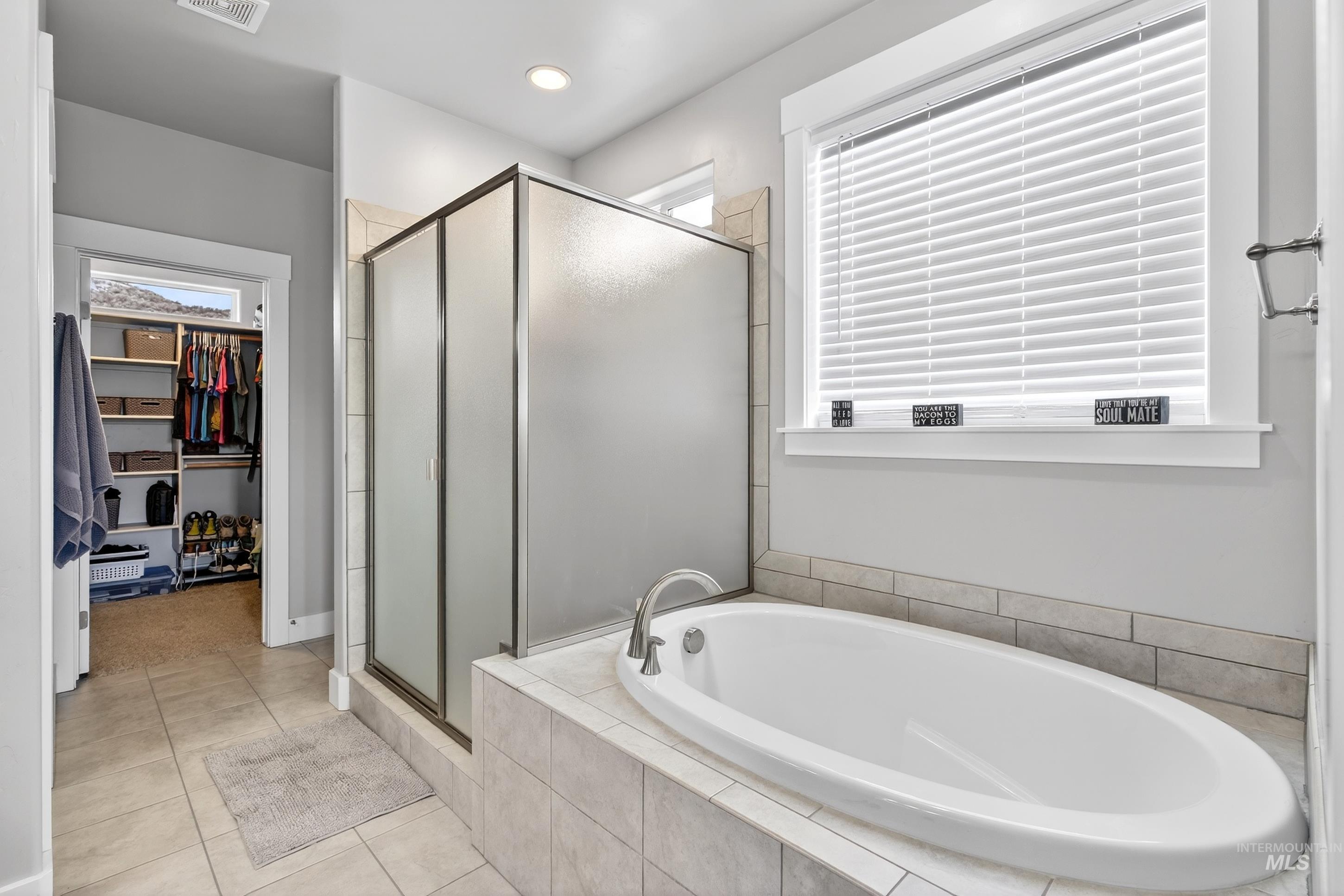 5555 W Dalcross Drive, Boise, Idaho 83714, 3 Bedrooms, 3 Bathrooms, Residential For Sale, Price $675,000, 98976820