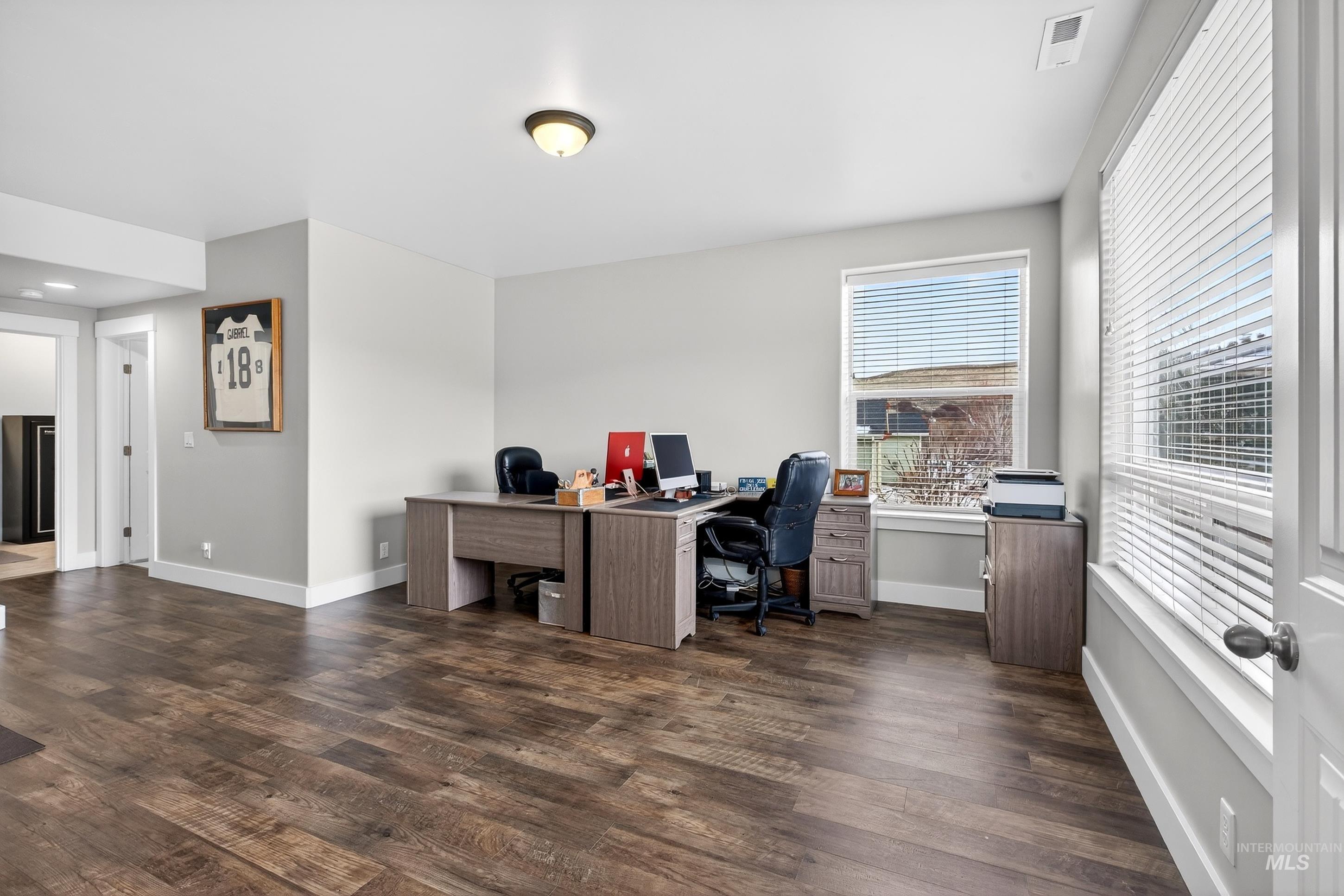 5555 W Dalcross Drive, Boise, Idaho 83714, 3 Bedrooms, 3 Bathrooms, Residential For Sale, Price $675,000, 98976820