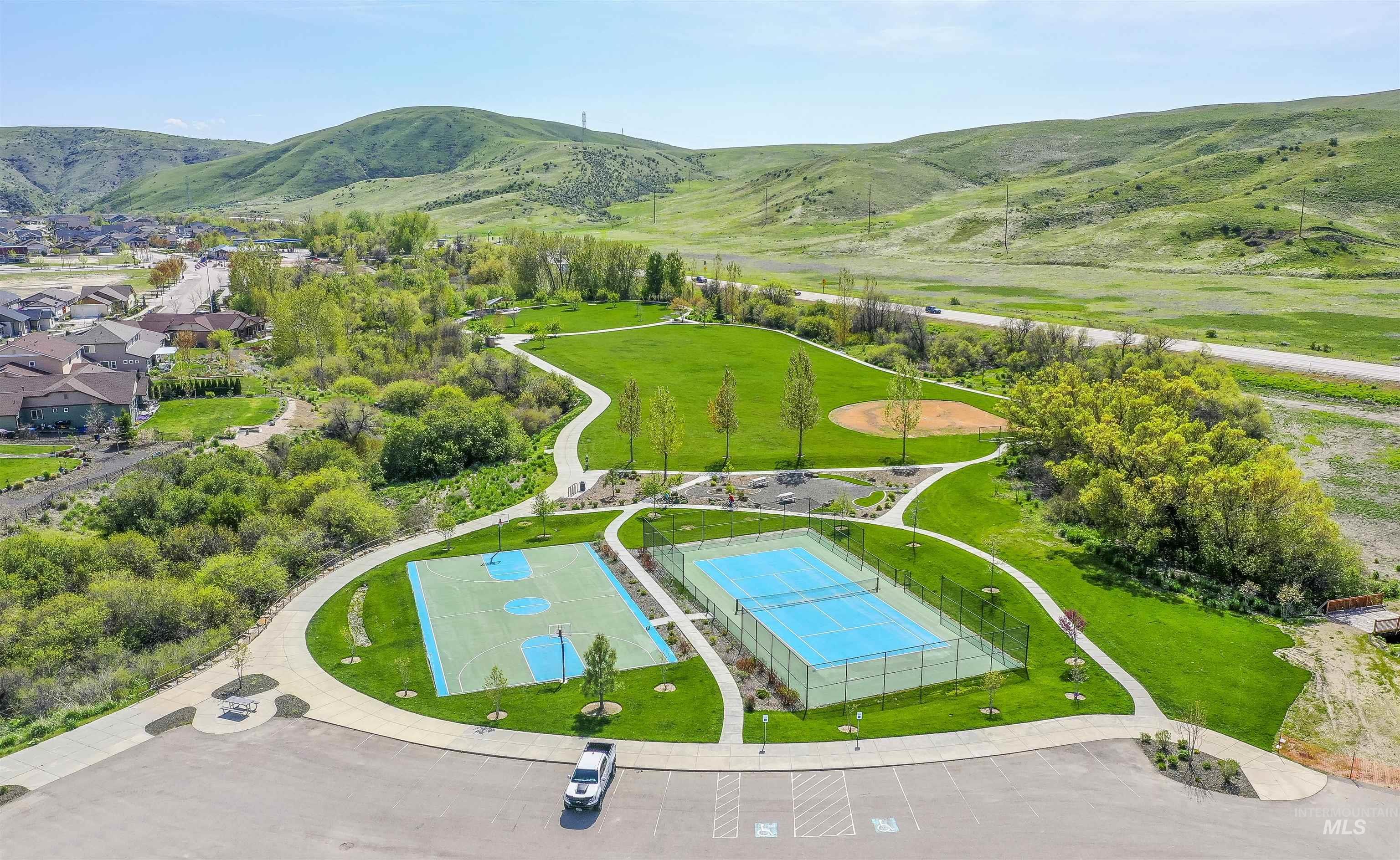 5555 W Dalcross Drive, Boise, Idaho 83714, 3 Bedrooms, 3 Bathrooms, Residential For Sale, Price $675,000, 98976820