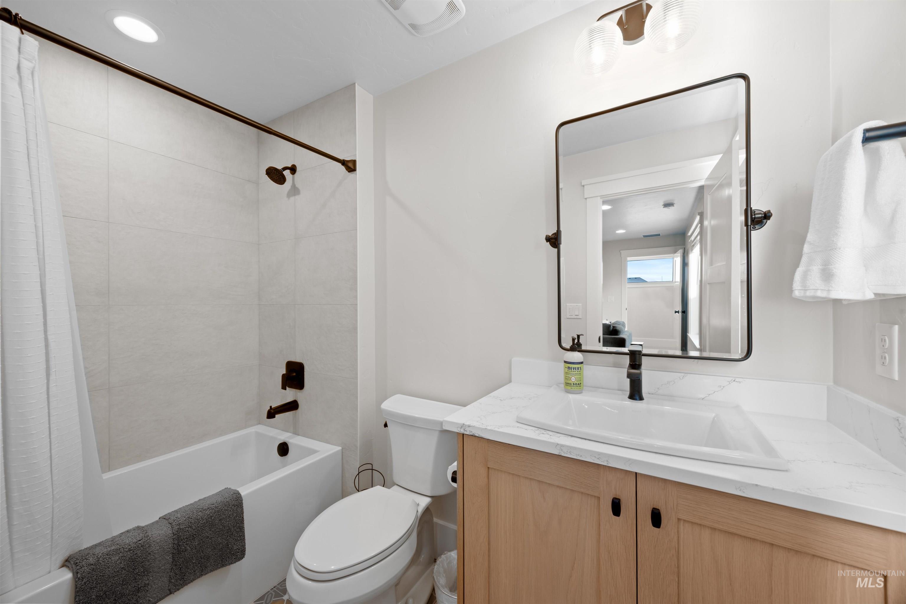 4530 W Durango Dr, Meridian, Idaho 83646-1639, 4 Bedrooms, 3.5 Bathrooms, Residential For Sale, Price $974,777, 98976824