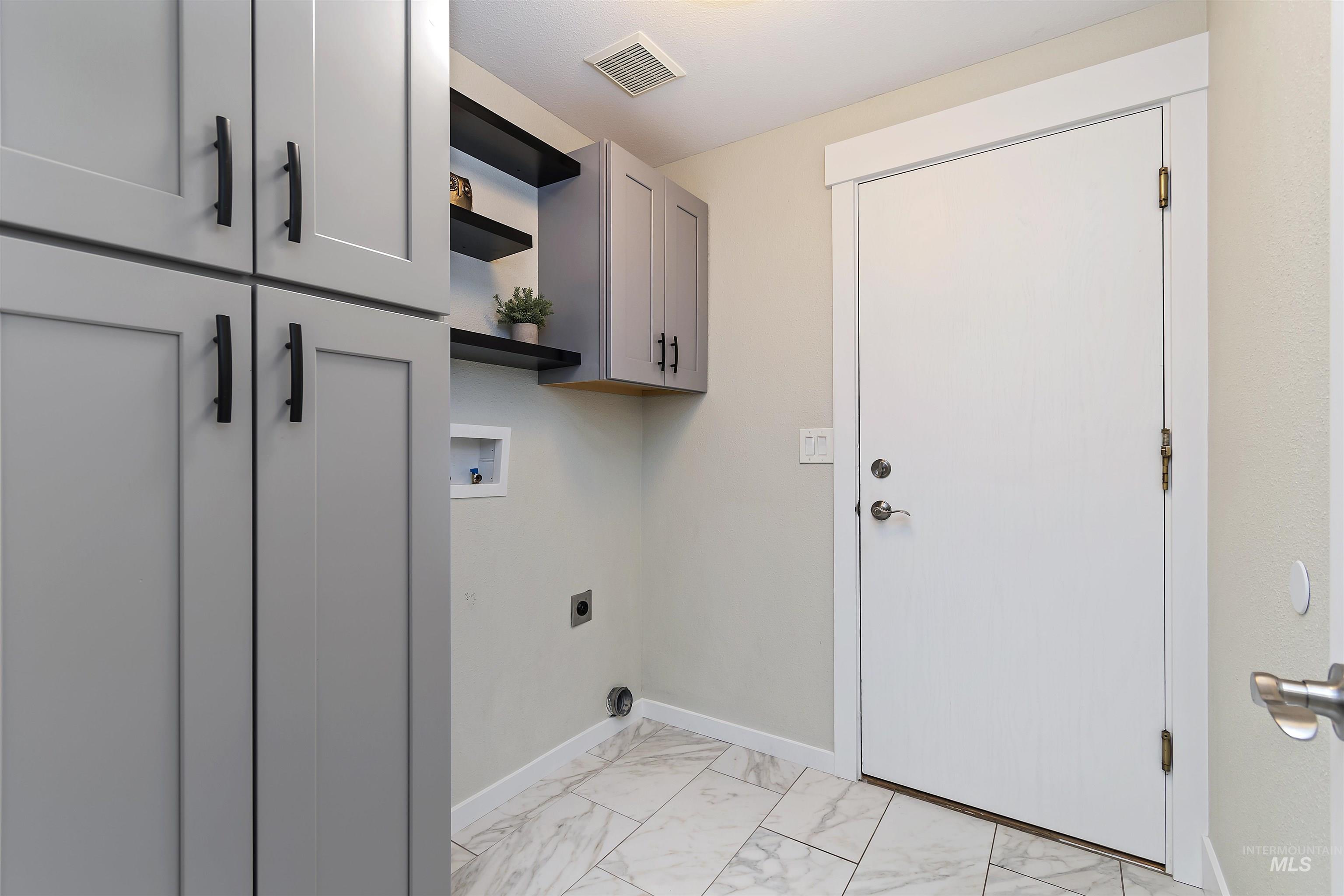 5799 W Drawbridge Dr, Boise, Idaho 83703, 4 Bedrooms, 2 Bathrooms, Residential For Sale, Price $639,900, 98976825