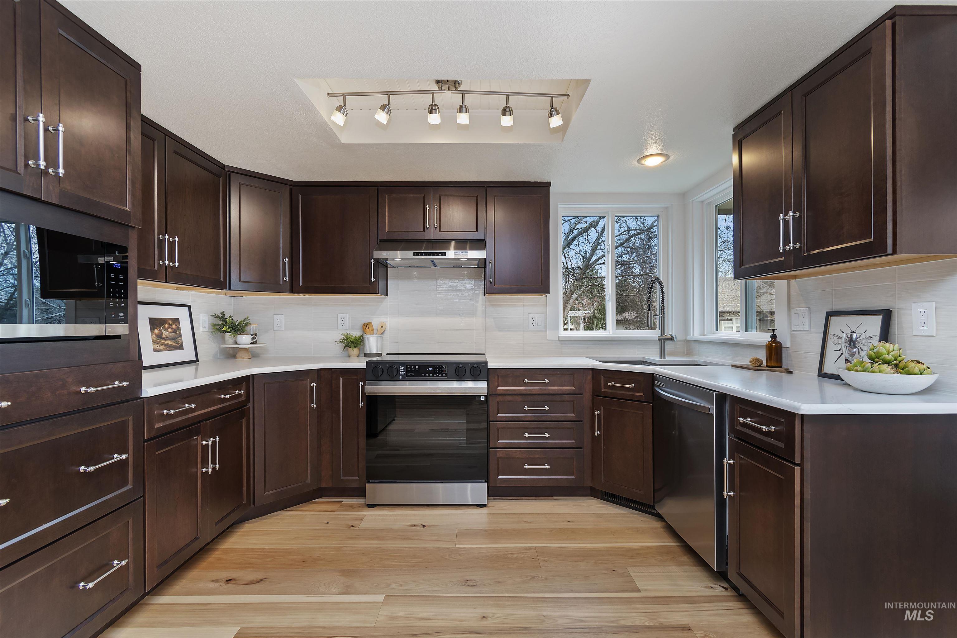 5799 W Drawbridge Dr, Boise, Idaho 83703, 4 Bedrooms, 2 Bathrooms, Residential For Sale, Price $639,900, 98976825