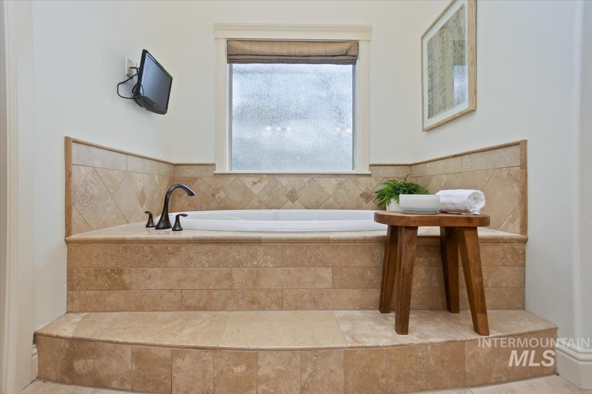 3343 S Donnington, Eagle, Idaho 83616, 4 Bedrooms, 3.5 Bathrooms, Residential For Sale, Price $1,524,990, 98976826