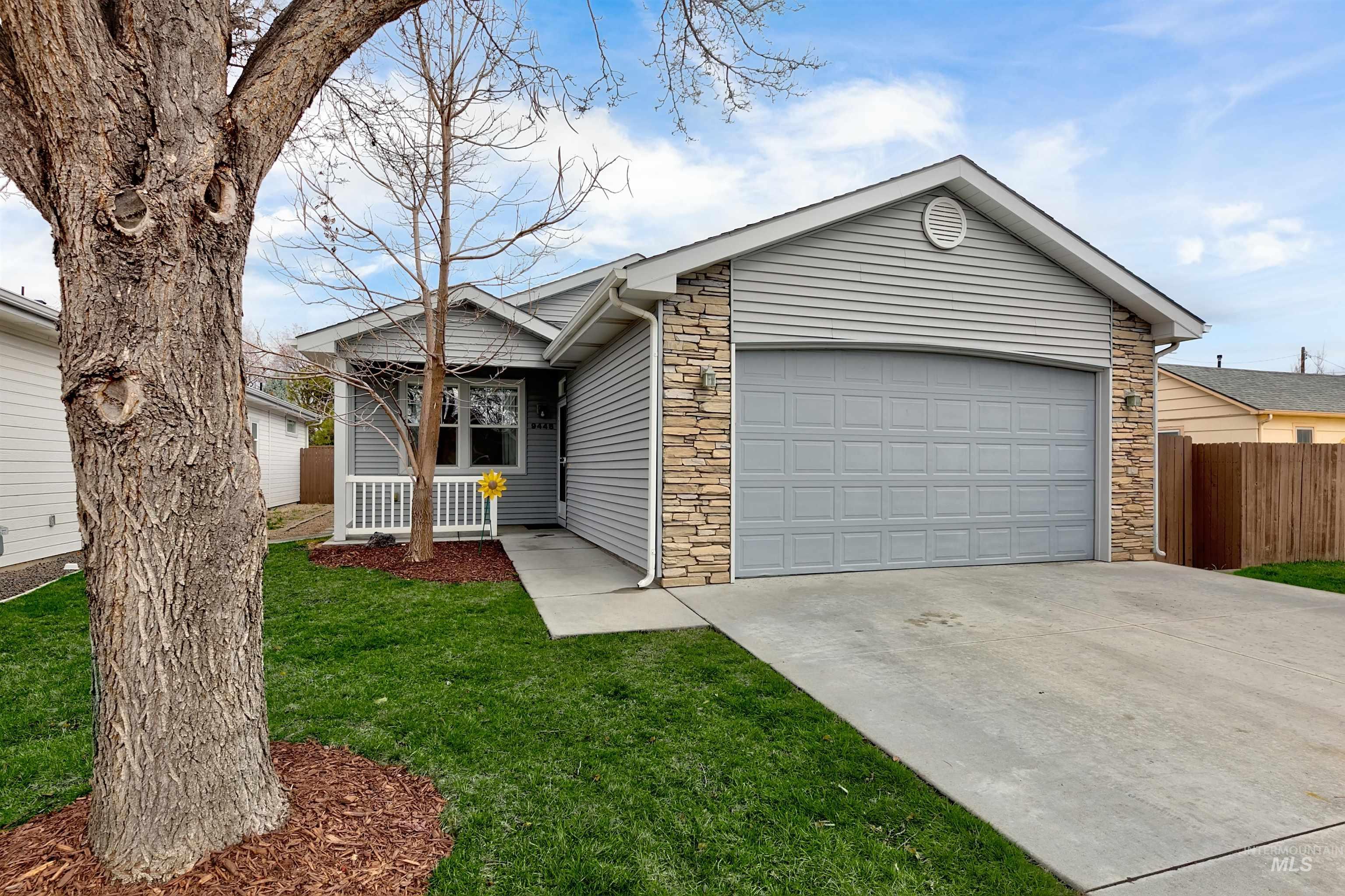 9448 W Granger, Boise, Idaho 83704, 2 Bedrooms, 2 Bathrooms, Residential For Sale, Price $414,900, 98976827
