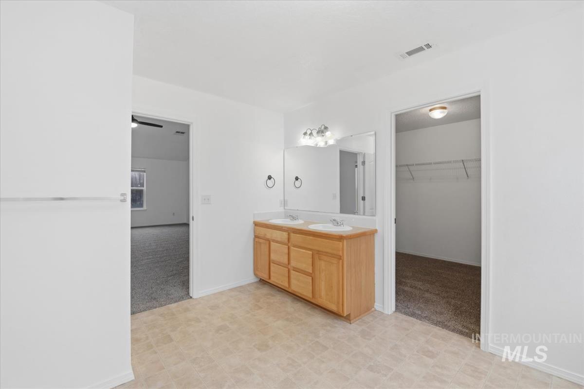 9553 W Trestlewood Dr, Boise, Idaho 83709, 4 Bedrooms, 2.5 Bathrooms, Residential For Sale, Price $475,000, 98976829