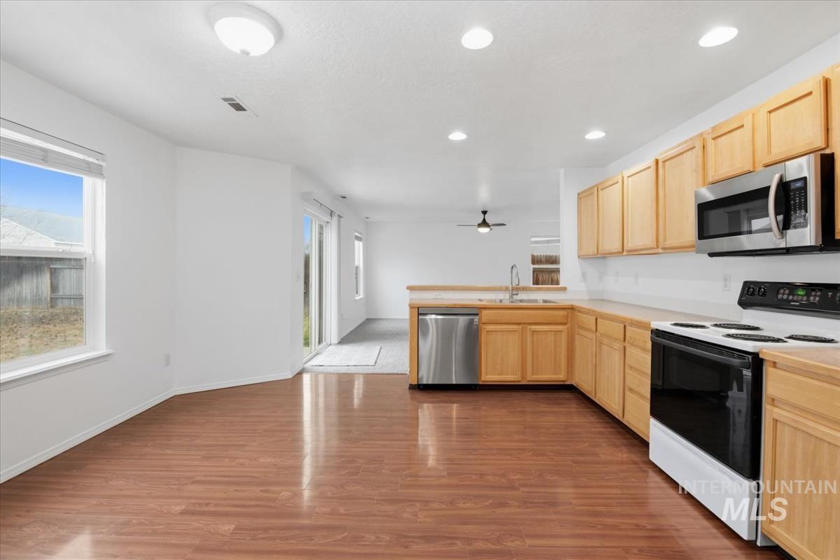 9553 W Trestlewood Dr, Boise, Idaho 83709, 4 Bedrooms, 2.5 Bathrooms, Residential For Sale, Price $475,000, 98976829