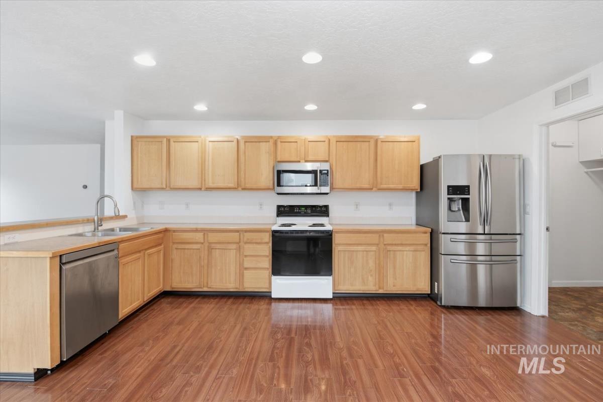 9553 W Trestlewood Dr, Boise, Idaho 83709, 4 Bedrooms, 2.5 Bathrooms, Residential For Sale, Price $475,000, 98976829